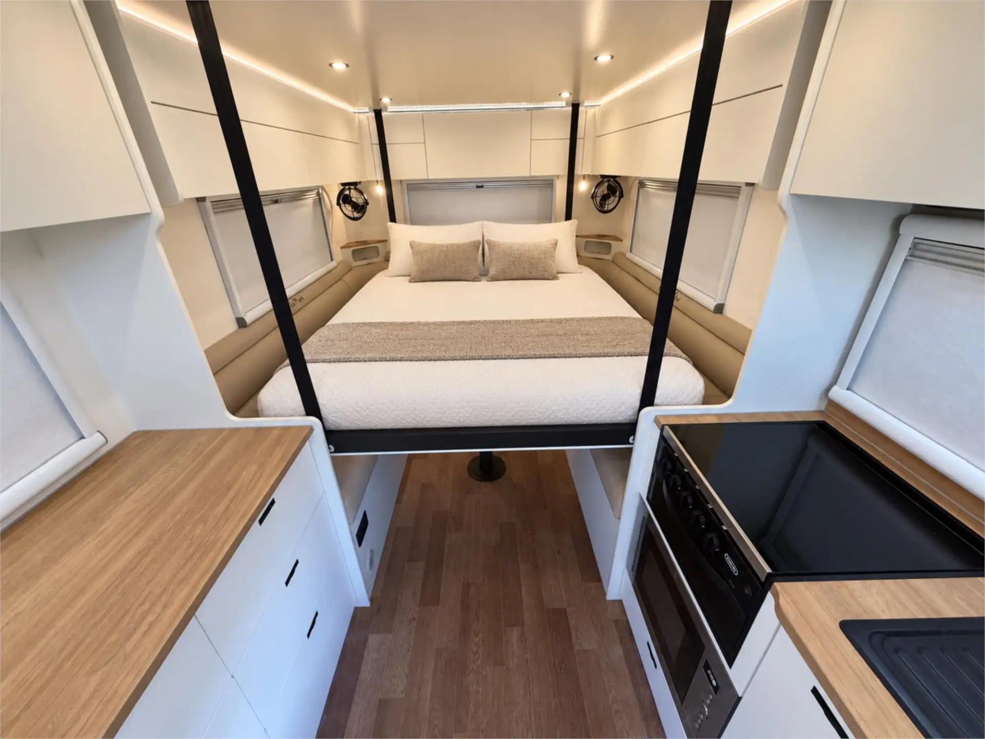 https://media-caravea.syd1.digitaloceanspaces.com/caravans/95EIC22475/exterior-8.webp