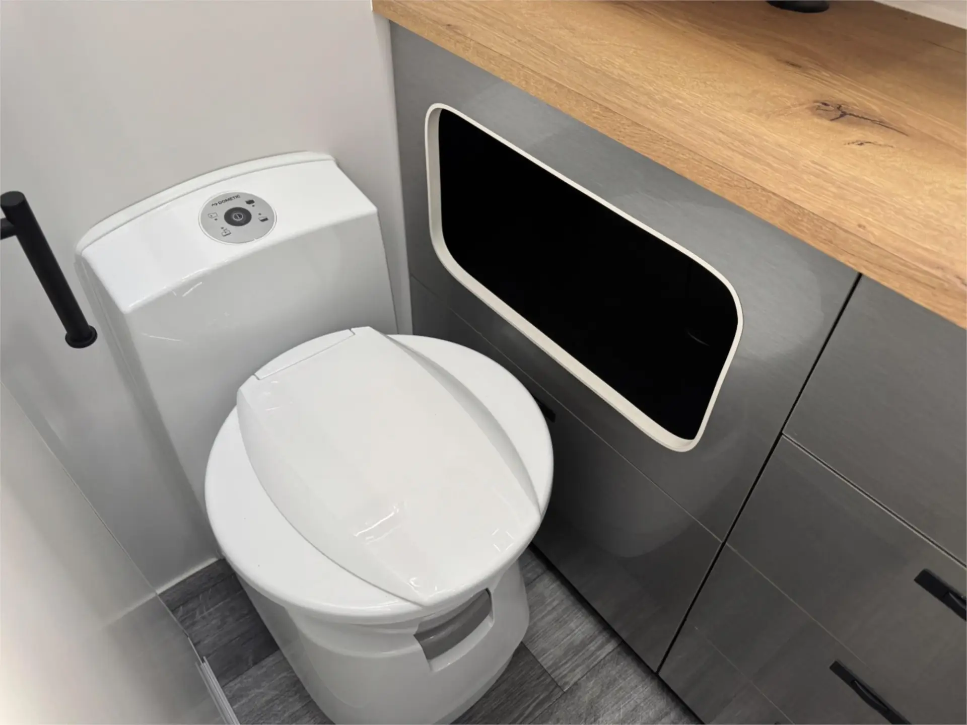 https://media-caravea.syd1.digitaloceanspaces.com/caravans/95EIC22944/exterior-1.webp