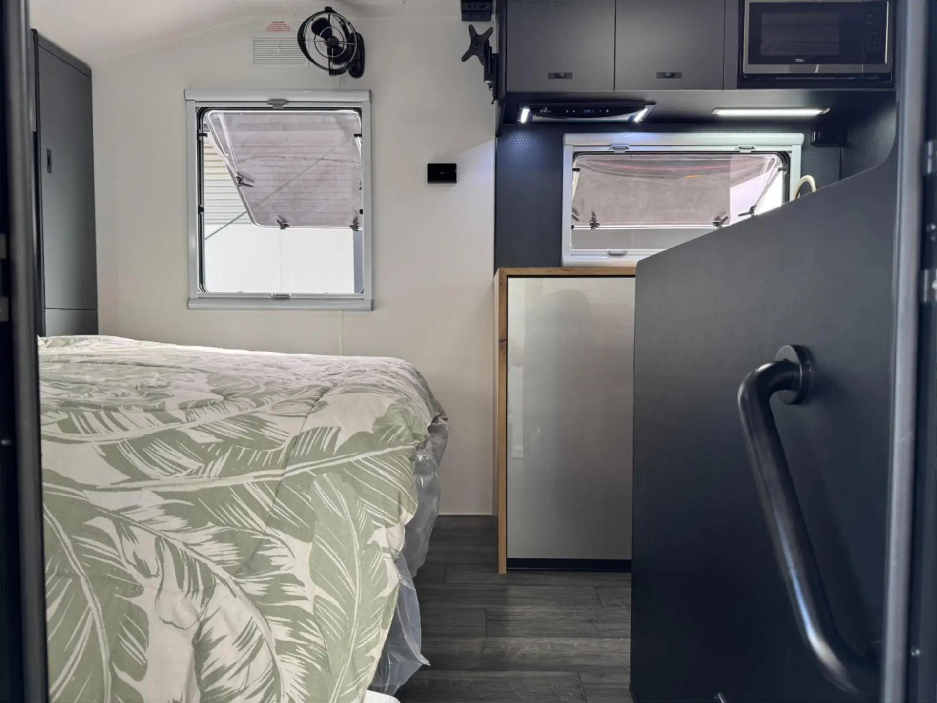 https://media-caravea.syd1.digitaloceanspaces.com/caravans/95EIC22944/exterior-10.webp
