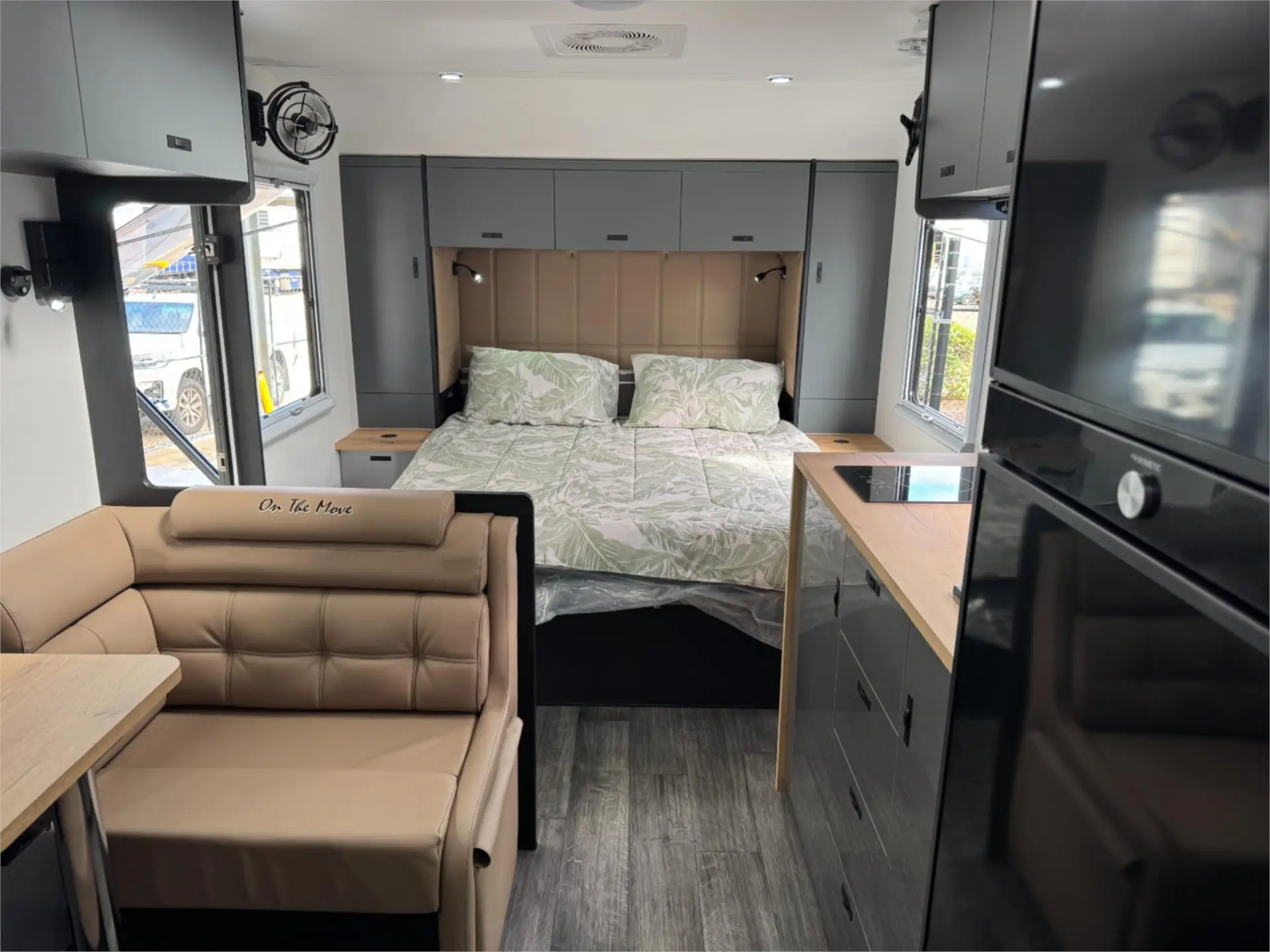 https://media-caravea.syd1.digitaloceanspaces.com/caravans/95EIC22944/exterior-11.webp