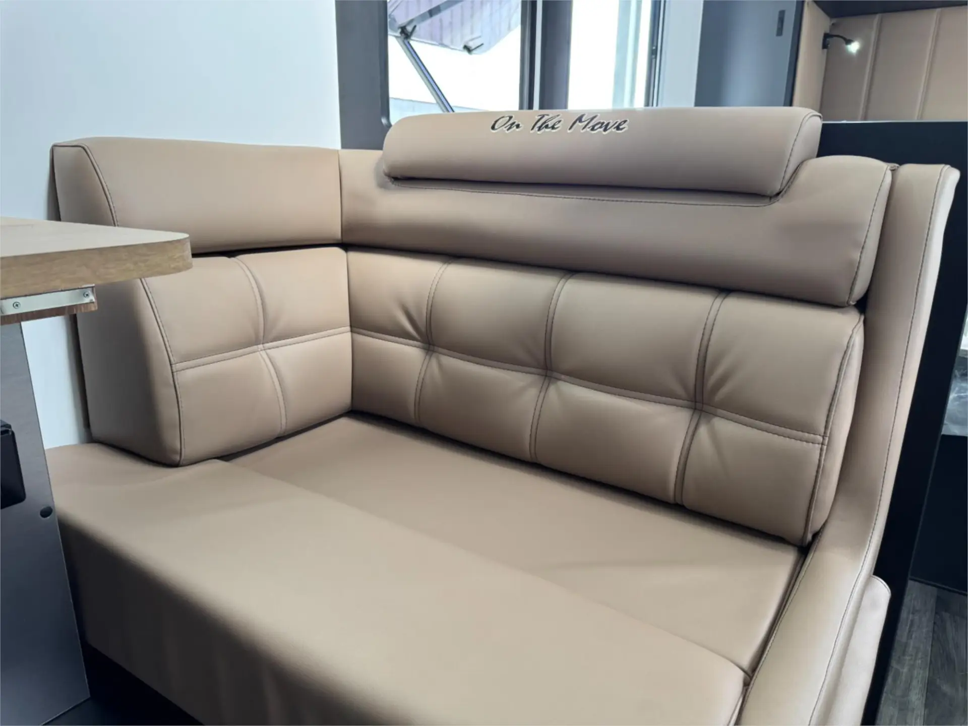 https://media-caravea.syd1.digitaloceanspaces.com/caravans/95EIC22944/exterior-12.webp