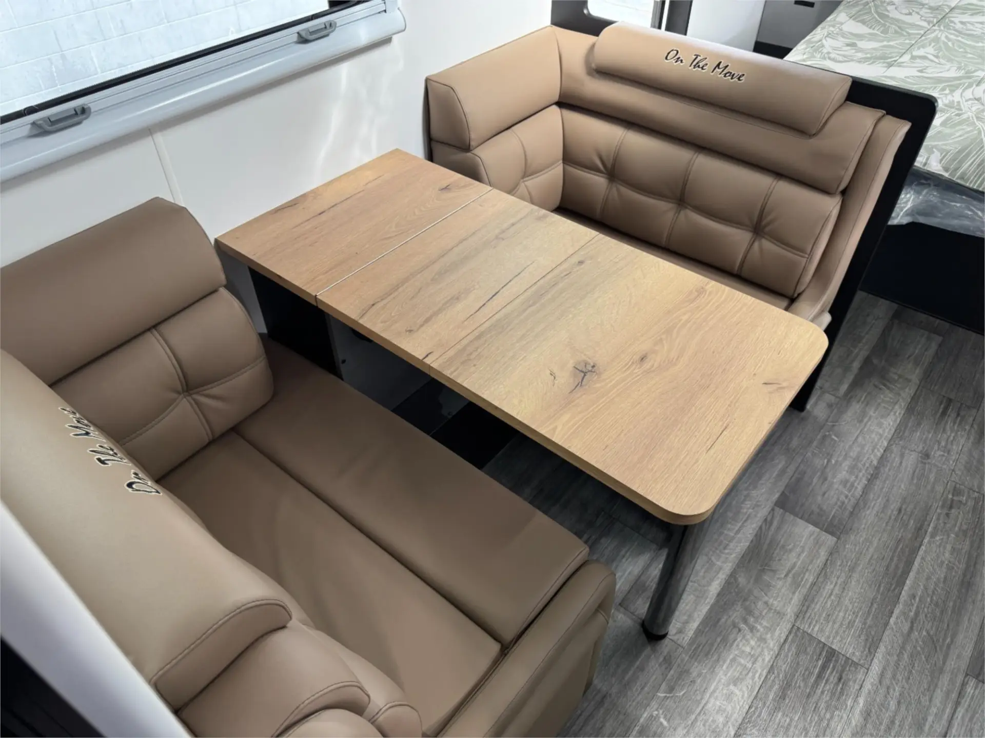 https://media-caravea.syd1.digitaloceanspaces.com/caravans/95EIC22944/exterior-16.webp