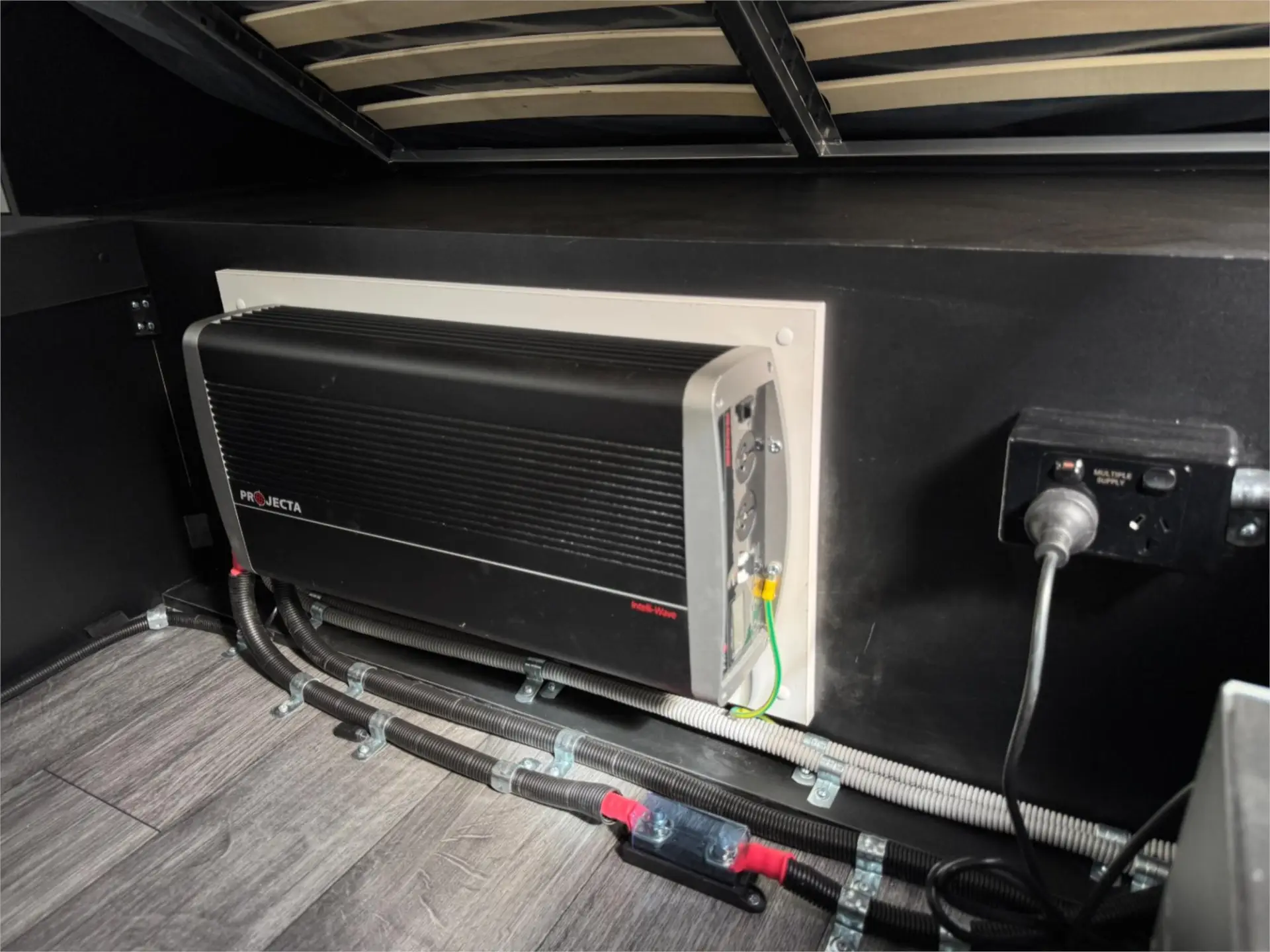 https://media-caravea.syd1.digitaloceanspaces.com/caravans/95EIC22944/exterior-28.webp