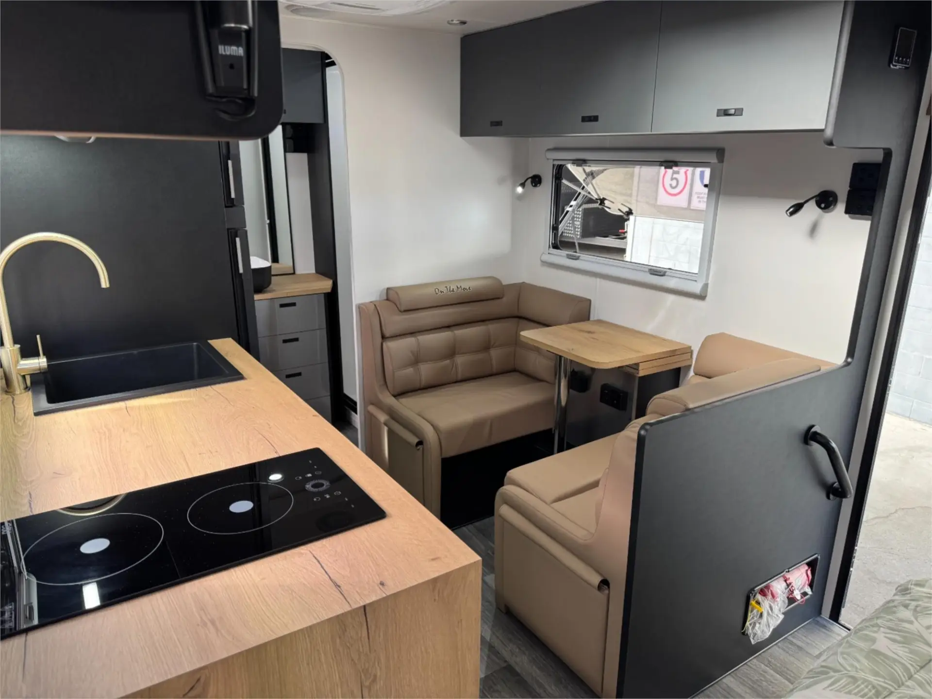 https://media-caravea.syd1.digitaloceanspaces.com/caravans/95EIC22944/exterior-33.webp