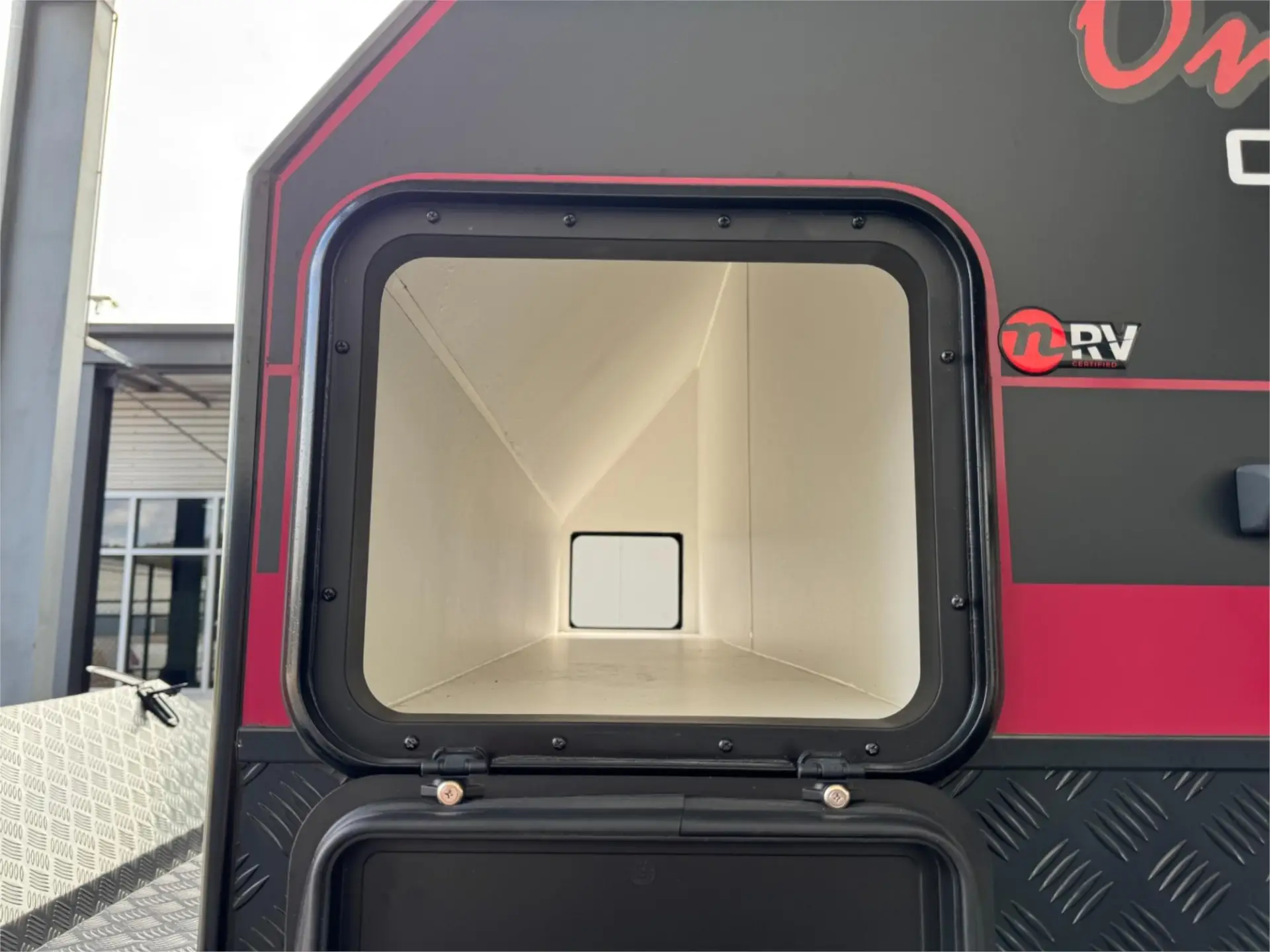 https://media-caravea.syd1.digitaloceanspaces.com/caravans/95EIC22944/exterior-52.webp