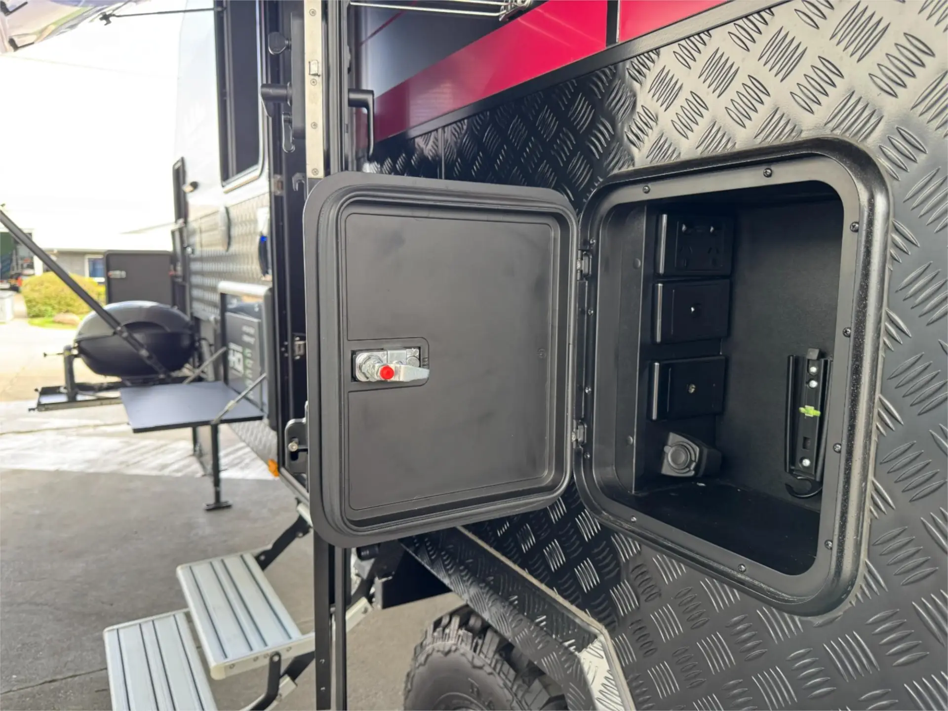 https://media-caravea.syd1.digitaloceanspaces.com/caravans/95EIC22944/exterior-57.webp