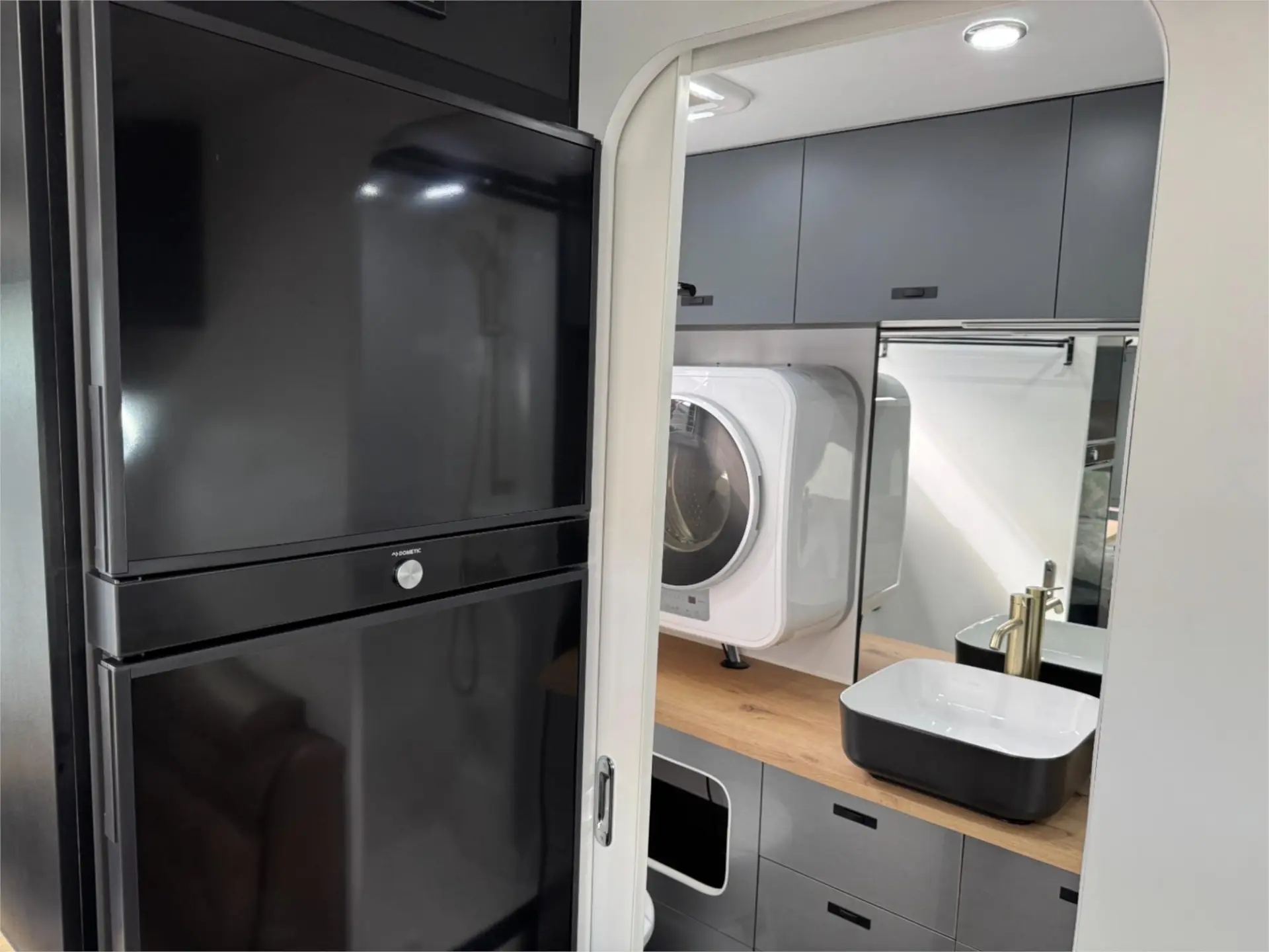 https://media-caravea.syd1.digitaloceanspaces.com/caravans/95EIC22944/exterior-60.webp