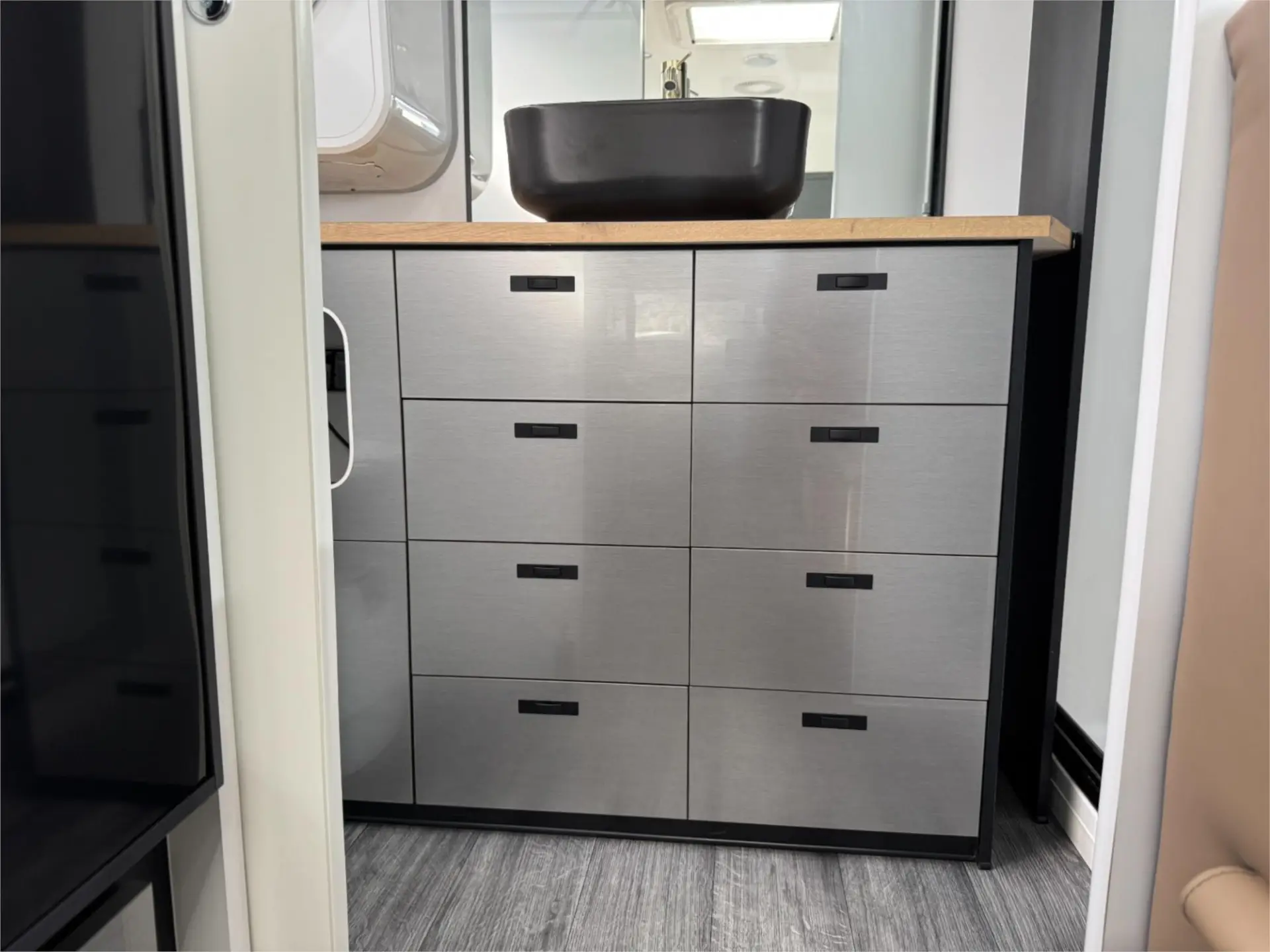 https://media-caravea.syd1.digitaloceanspaces.com/caravans/95EIC22944/exterior-8.webp