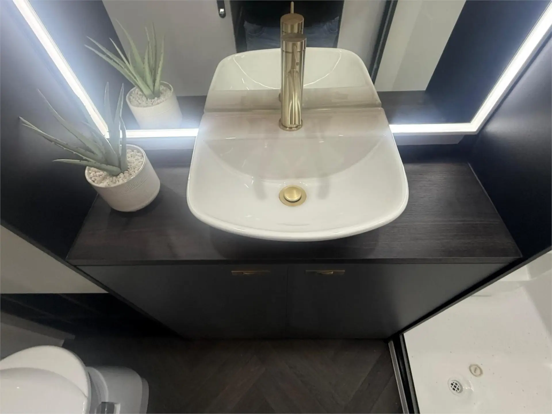 https://media-caravea.syd1.digitaloceanspaces.com/caravans/95EIC22945/exterior-17.webp