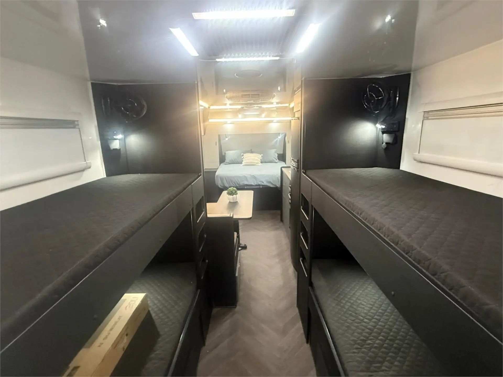 https://media-caravea.syd1.digitaloceanspaces.com/caravans/95EIC22945/exterior-2.webp