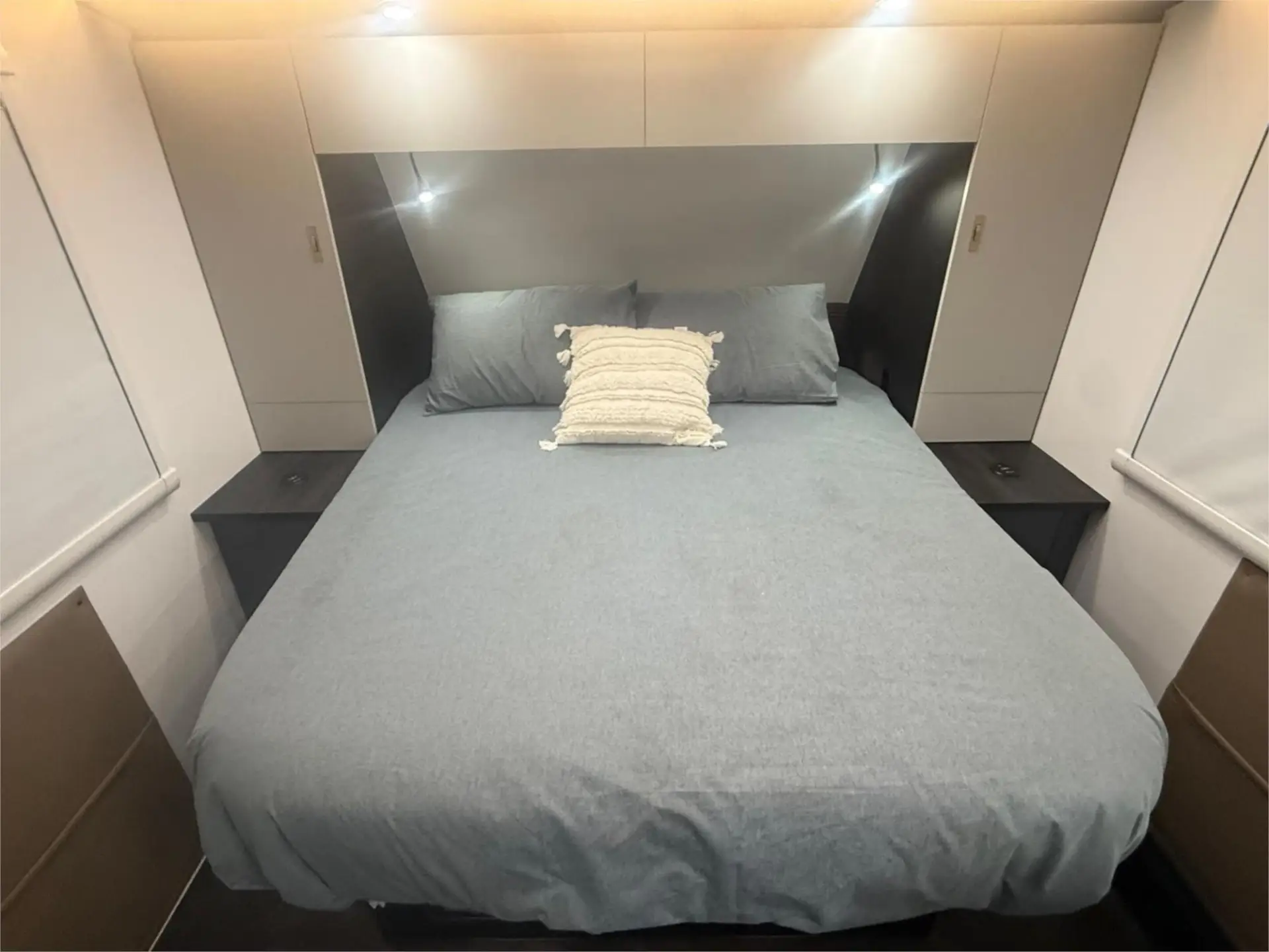 https://media-caravea.syd1.digitaloceanspaces.com/caravans/95EIC22945/exterior-5.webp