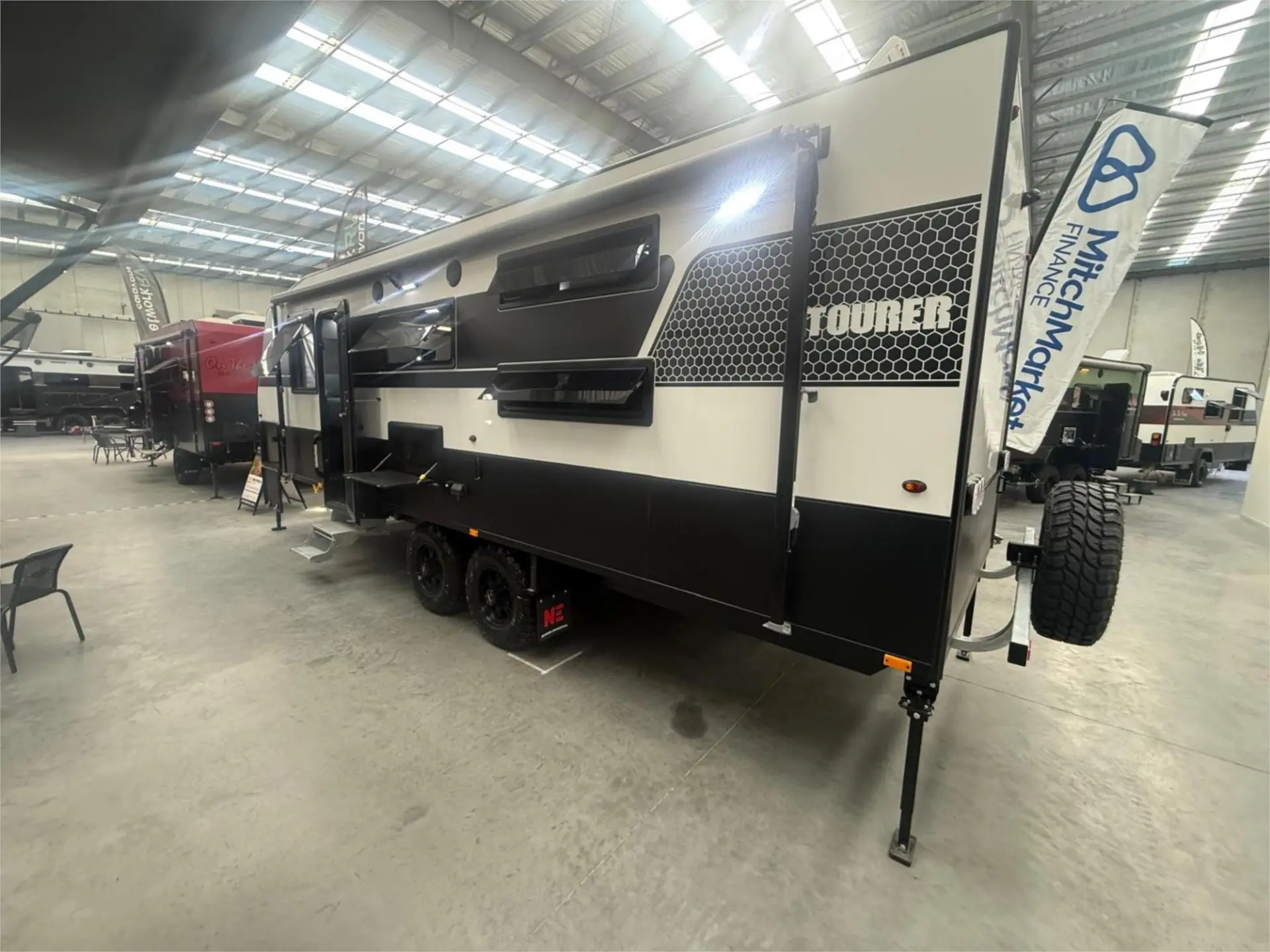 https://media-caravea.syd1.digitaloceanspaces.com/caravans/95EIC22945/exterior-9.webp