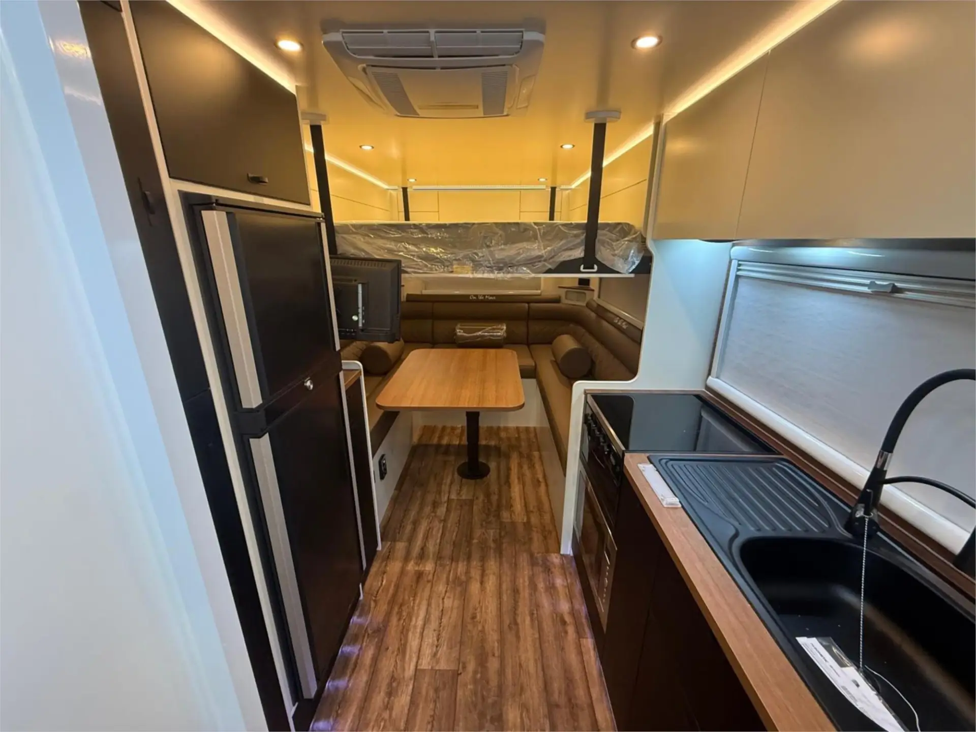 https://media-caravea.syd1.digitaloceanspaces.com/caravans/95EIC22953/exterior-12.webp