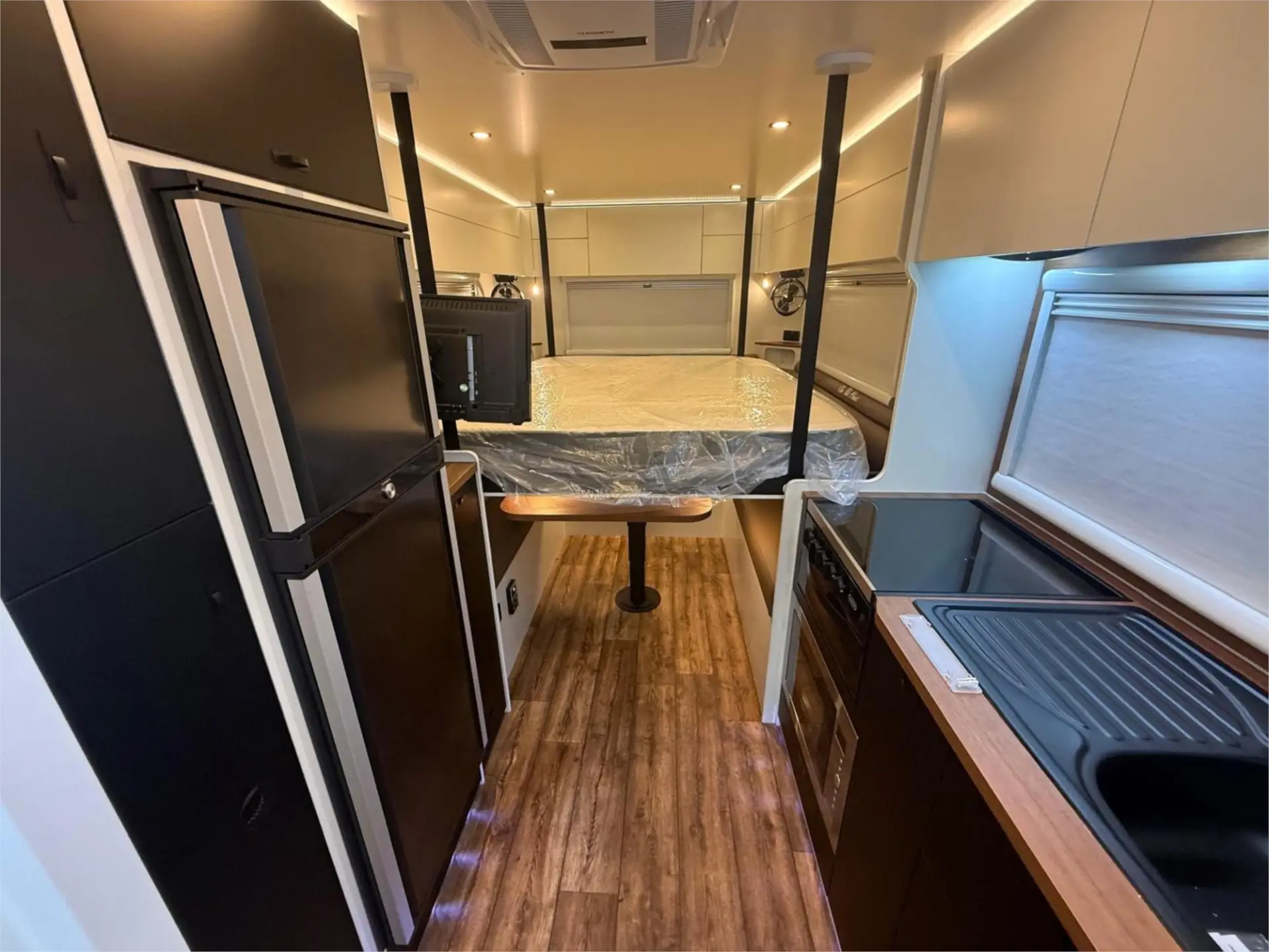 https://media-caravea.syd1.digitaloceanspaces.com/caravans/95EIC22953/exterior-13.webp