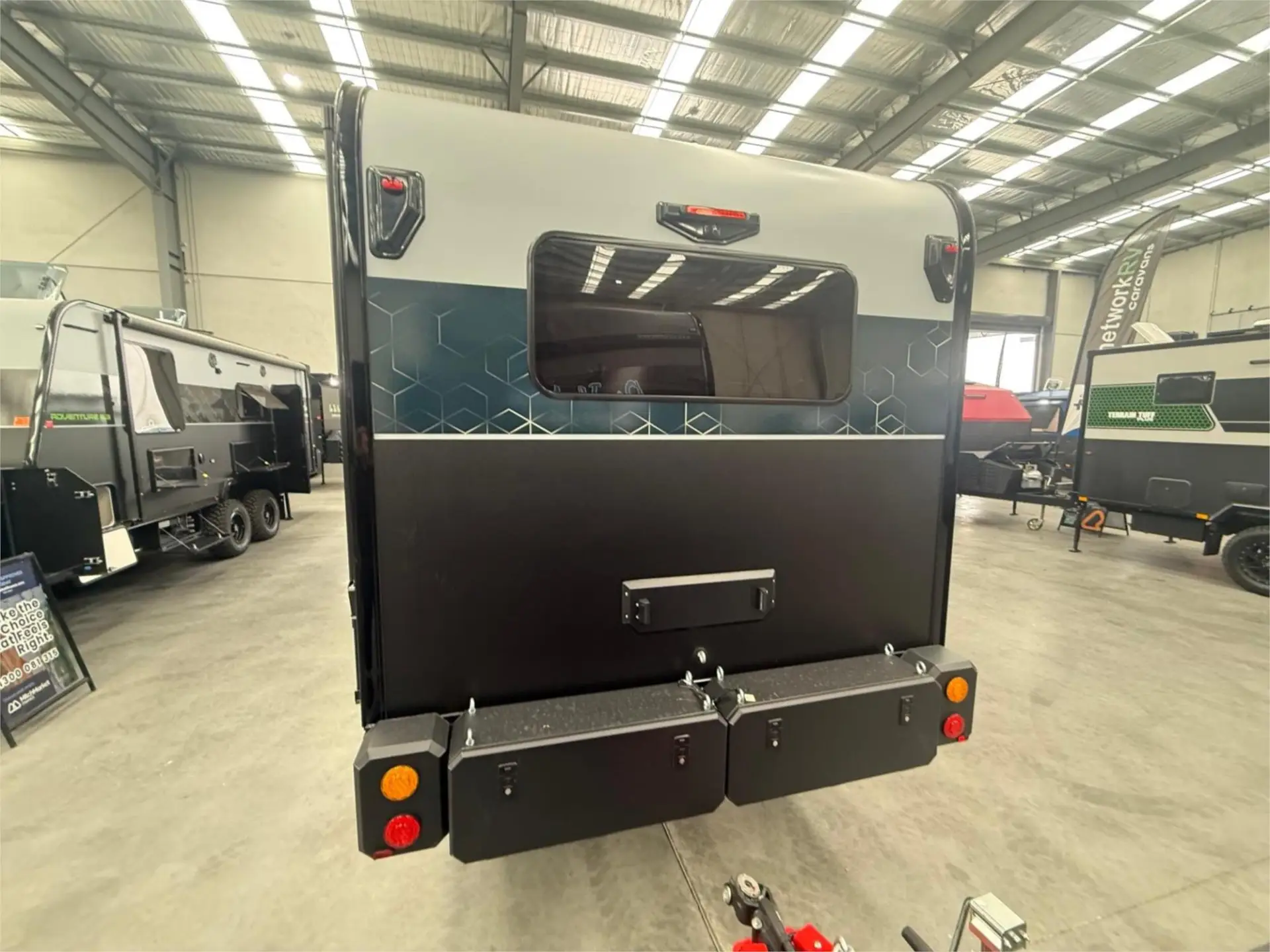 https://media-caravea.syd1.digitaloceanspaces.com/caravans/95EIC22953/exterior-23.webp