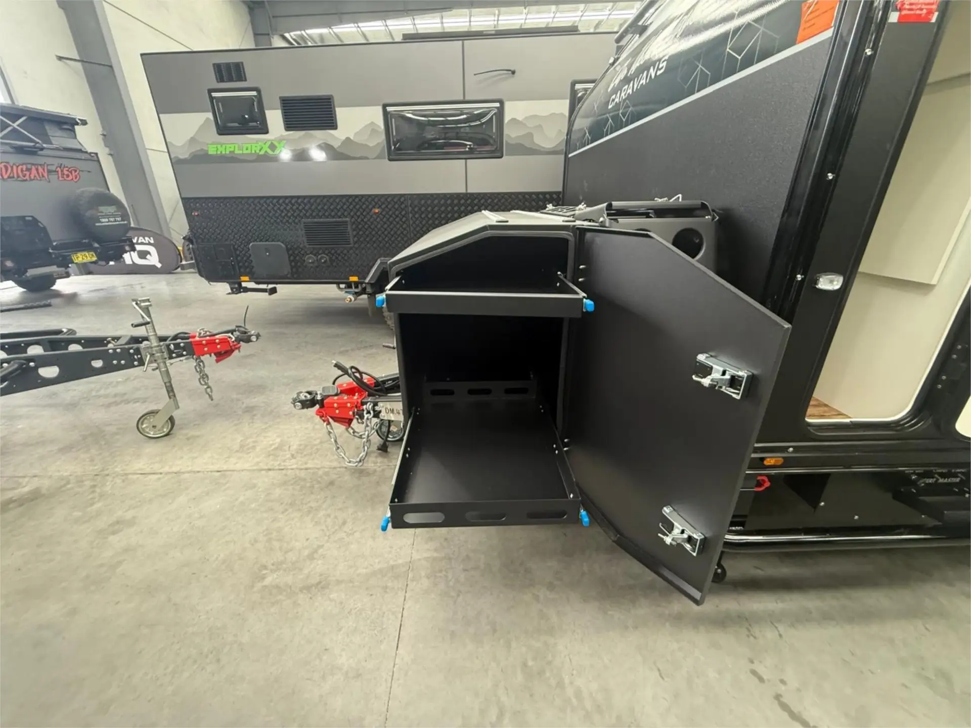 https://media-caravea.syd1.digitaloceanspaces.com/caravans/95EIC22953/exterior-25.webp