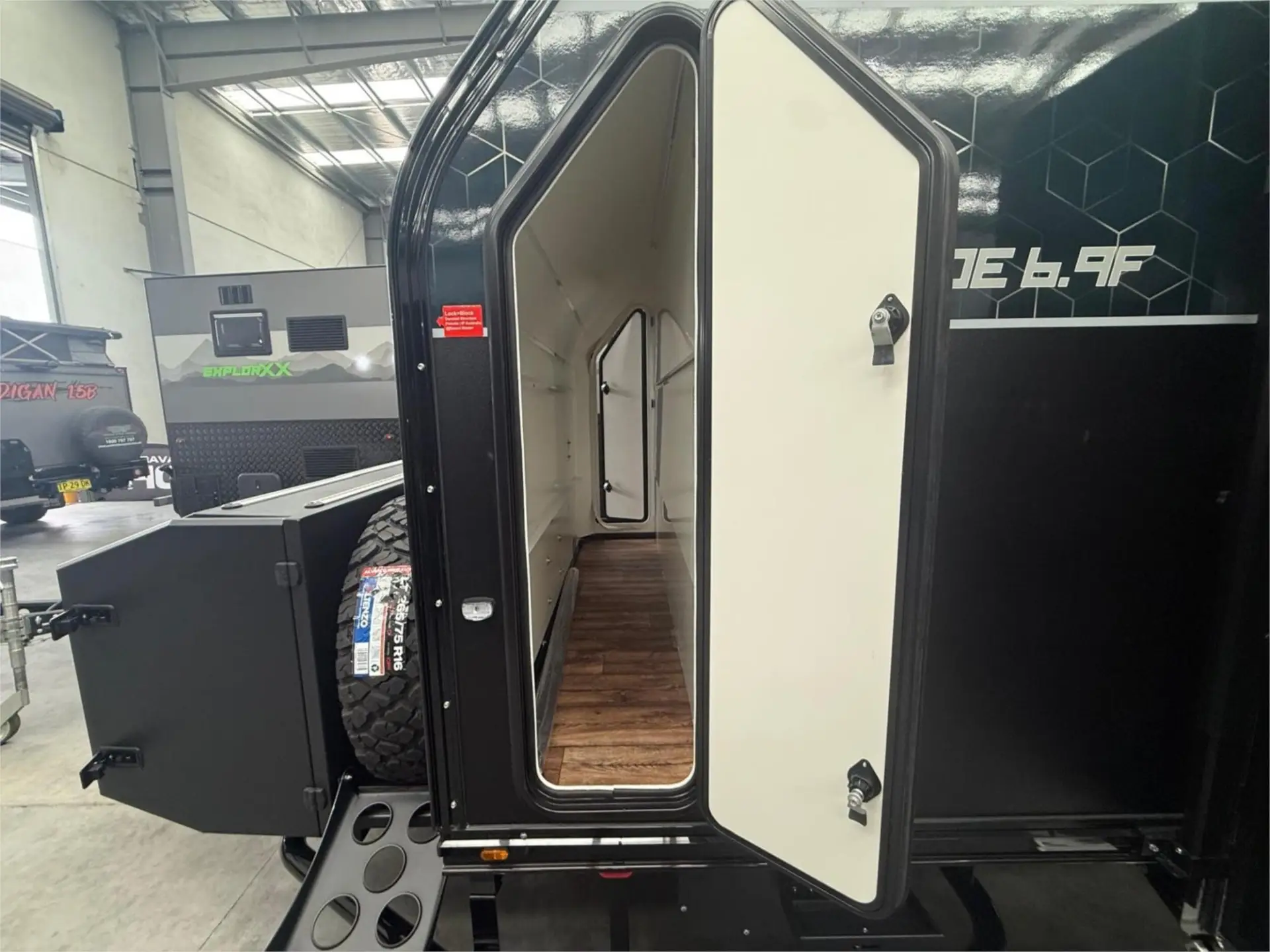 https://media-caravea.syd1.digitaloceanspaces.com/caravans/95EIC22953/exterior-3.webp