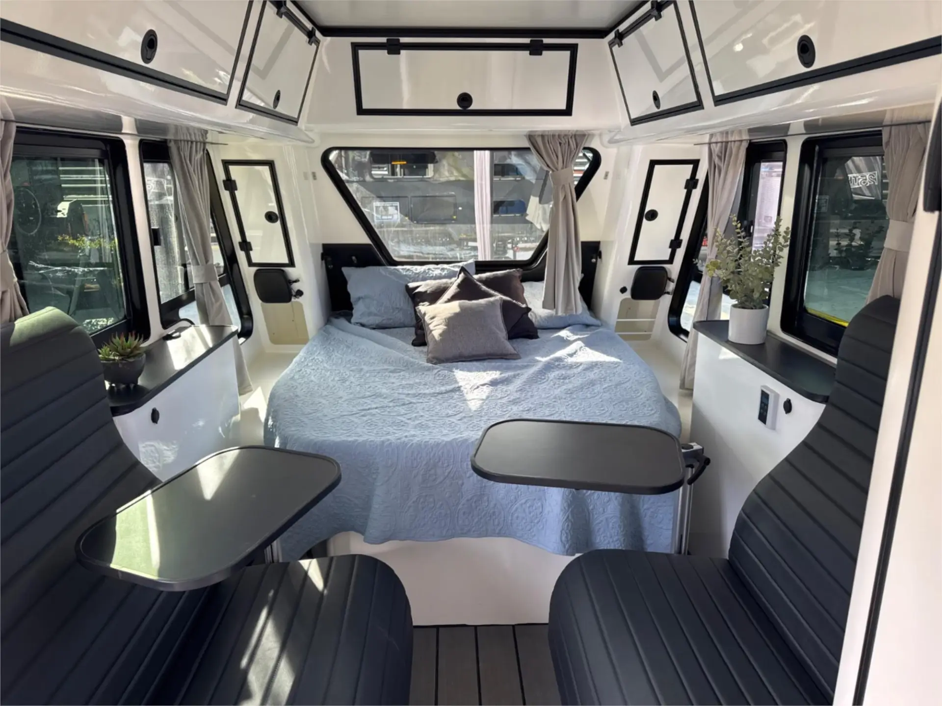 https://media-caravea.syd1.digitaloceanspaces.com/caravans/95EIC23180/exterior-1.webp