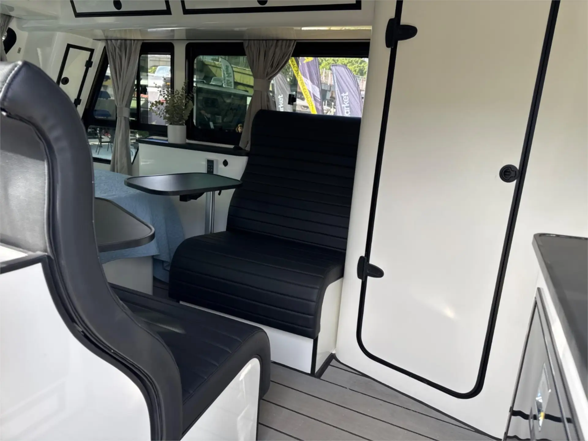 https://media-caravea.syd1.digitaloceanspaces.com/caravans/95EIC23180/exterior-2.webp