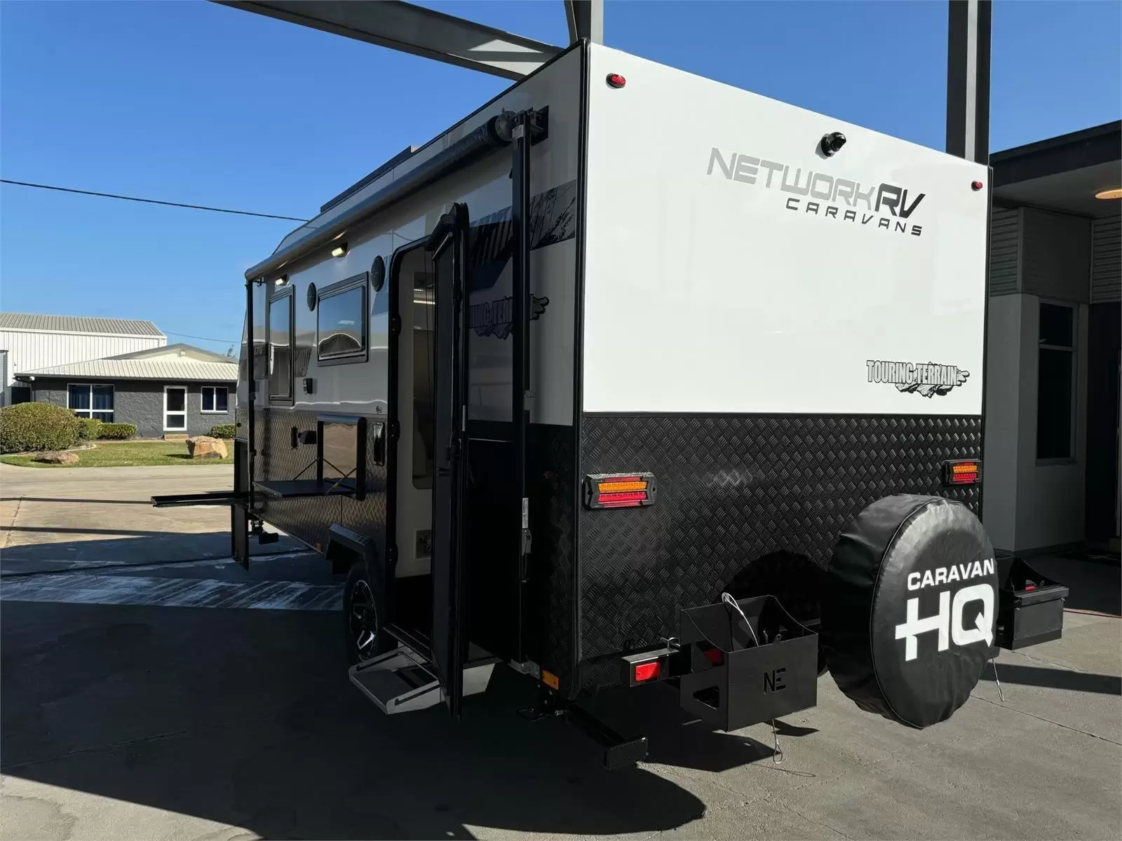 https://media-caravea.syd1.digitaloceanspaces.com/caravans/95EIC5348/exterior-10.webp