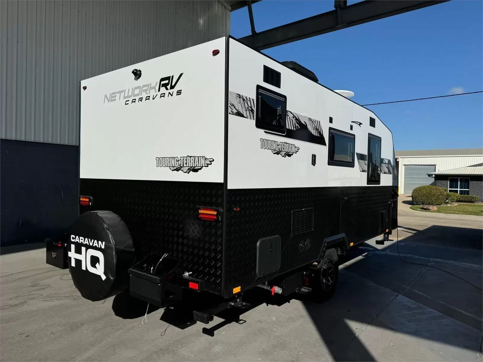 https://media-caravea.syd1.digitaloceanspaces.com/caravans/95EIC5348/exterior-11.webp