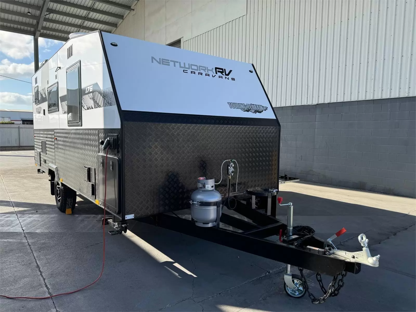 https://media-caravea.syd1.digitaloceanspaces.com/caravans/95EIC5348/exterior-12.webp
