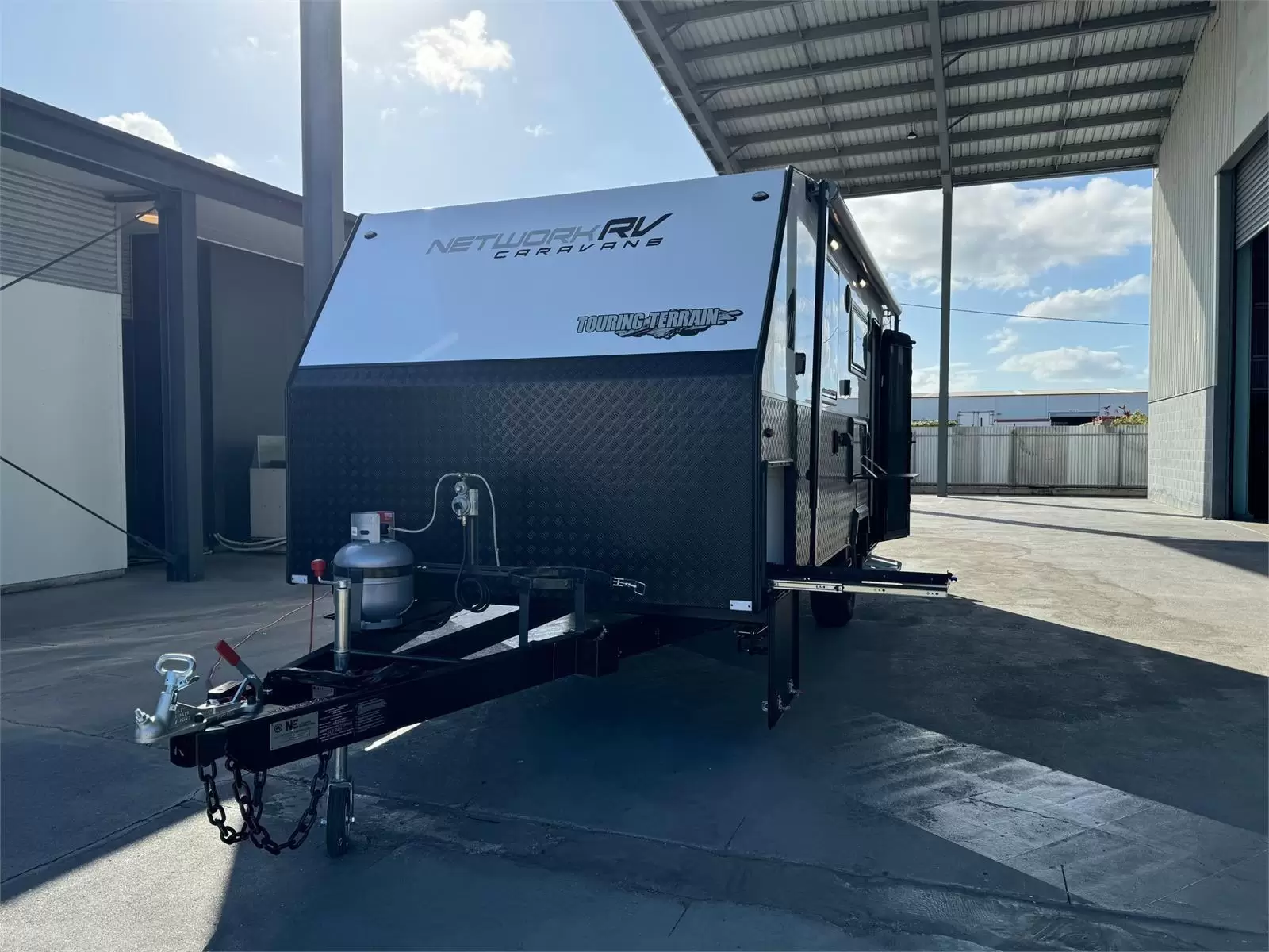 https://media-caravea.syd1.digitaloceanspaces.com/caravans/95EIC5348/exterior-14.webp