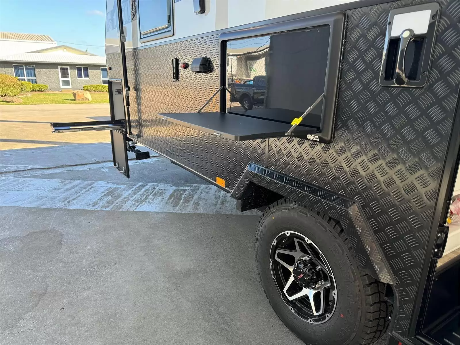 https://media-caravea.syd1.digitaloceanspaces.com/caravans/95EIC5348/exterior-15.webp