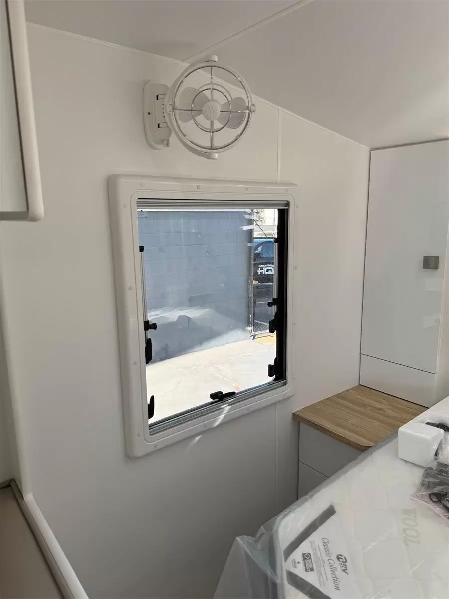 https://media-caravea.syd1.digitaloceanspaces.com/caravans/95EIC5348/exterior-2.webp