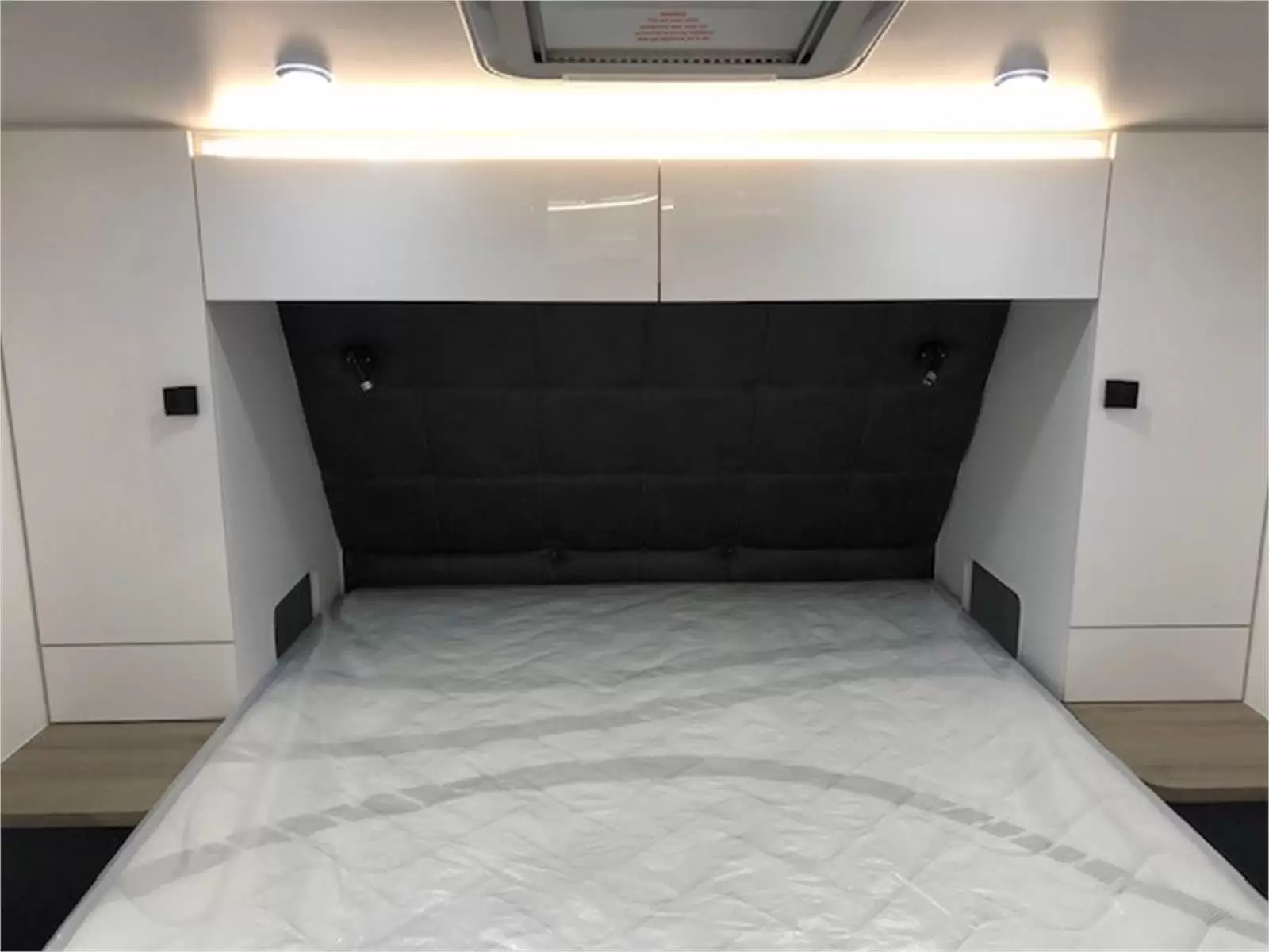 https://media-caravea.syd1.digitaloceanspaces.com/caravans/95EIC5350/exterior-11.webp