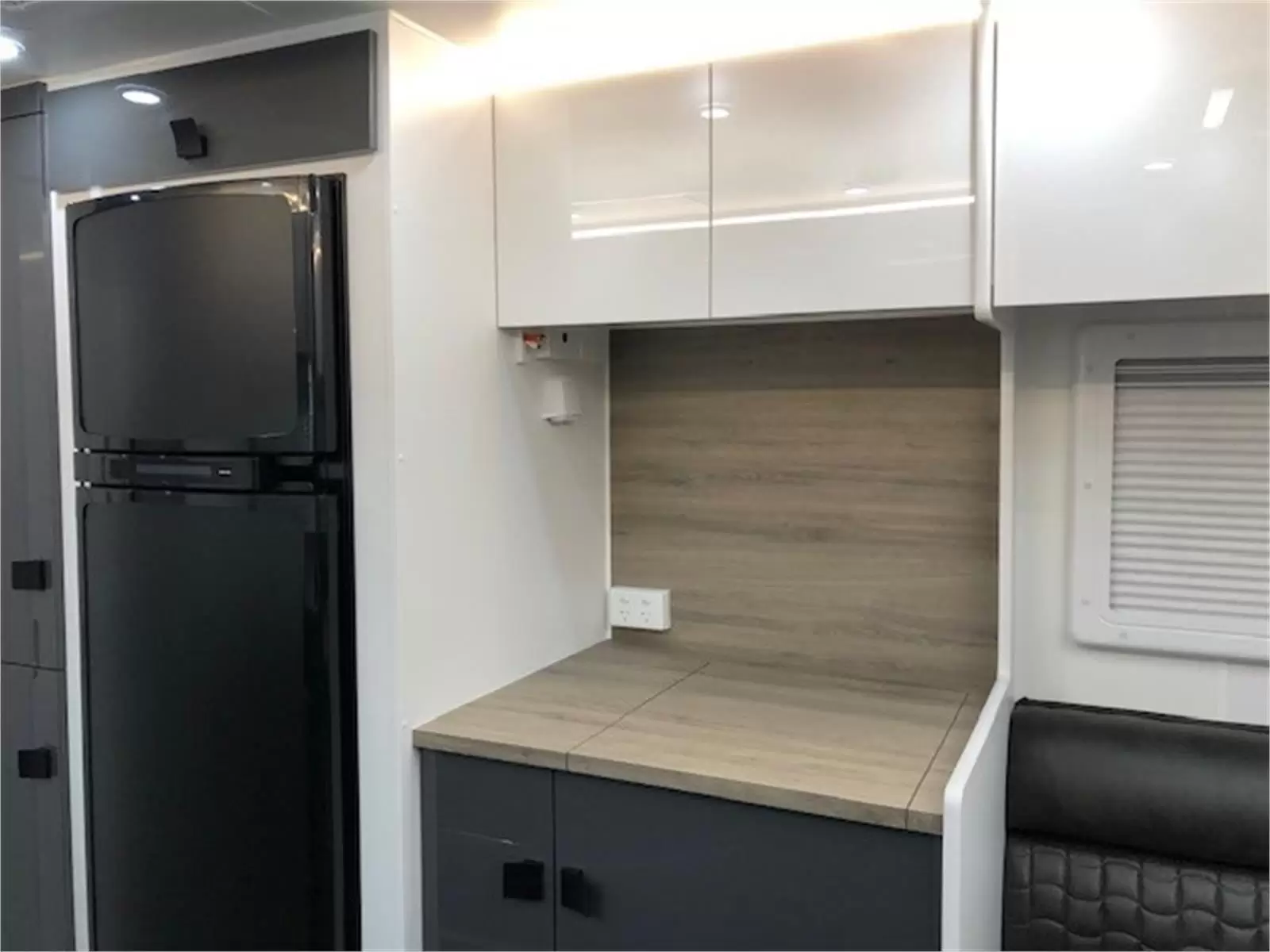 https://media-caravea.syd1.digitaloceanspaces.com/caravans/95EIC5350/exterior-4.webp