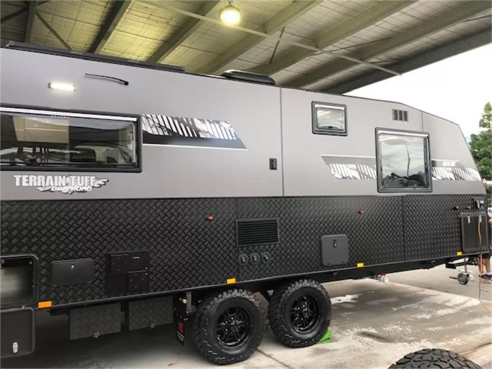 https://media-caravea.syd1.digitaloceanspaces.com/caravans/95EIC5350/exterior-7.webp