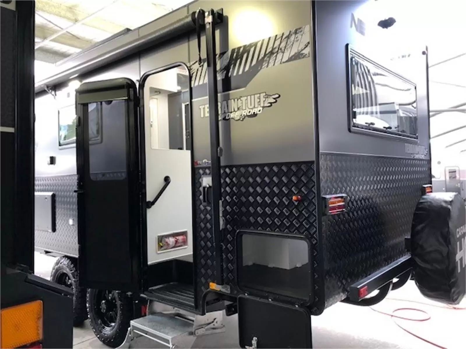 https://media-caravea.syd1.digitaloceanspaces.com/caravans/95EIC5350/exterior-8.webp
