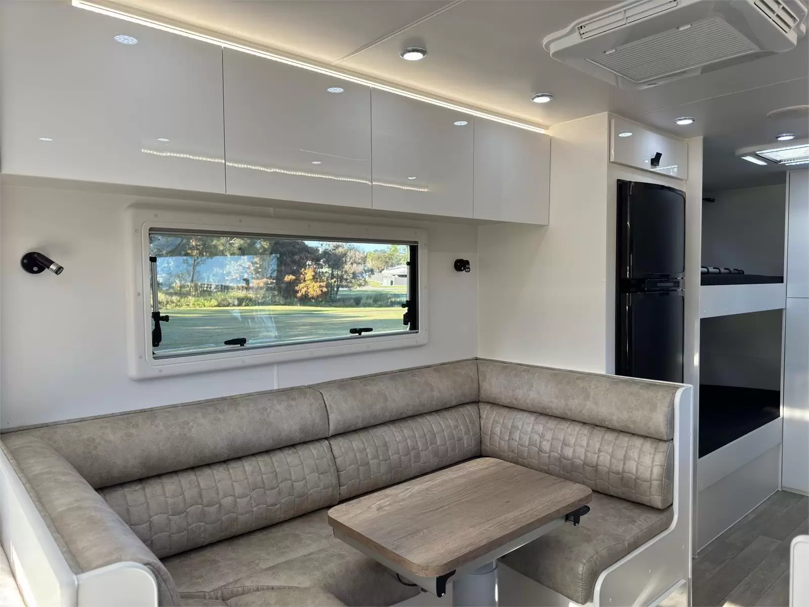 https://media-caravea.syd1.digitaloceanspaces.com/caravans/95EIC5867/exterior-1.webp