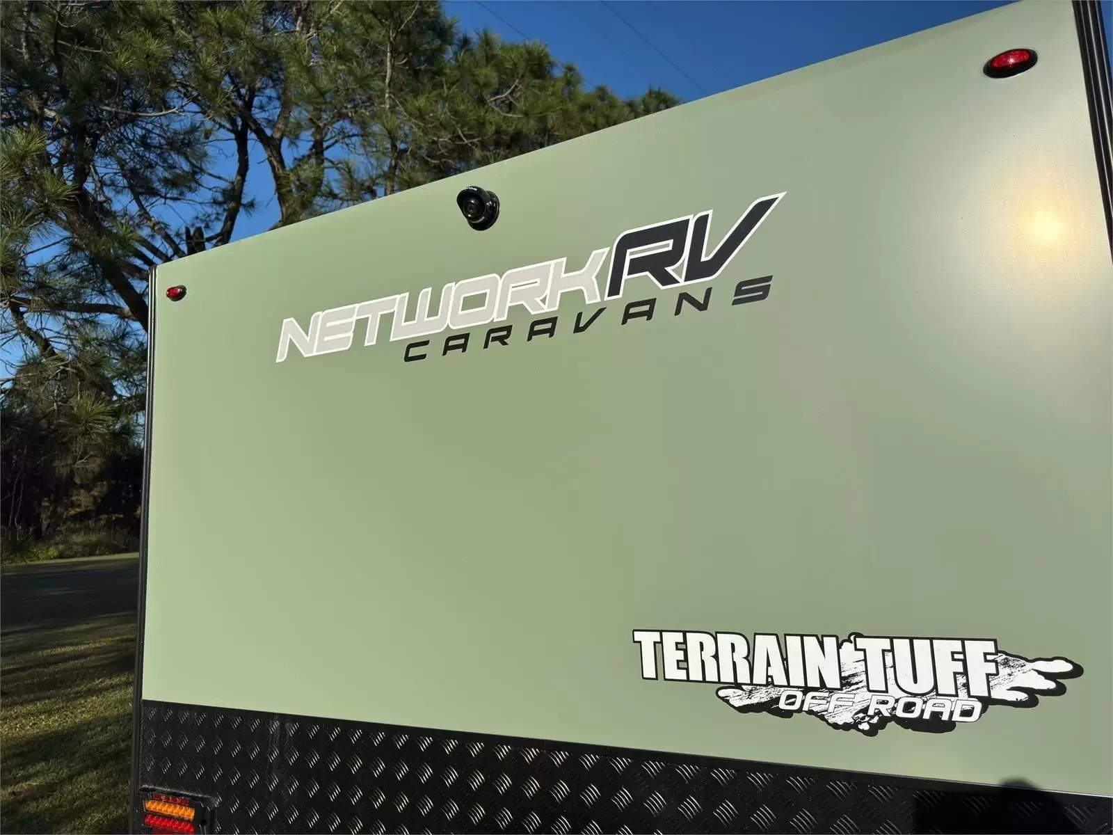 https://media-caravea.syd1.digitaloceanspaces.com/caravans/95EIC5867/exterior-15.webp