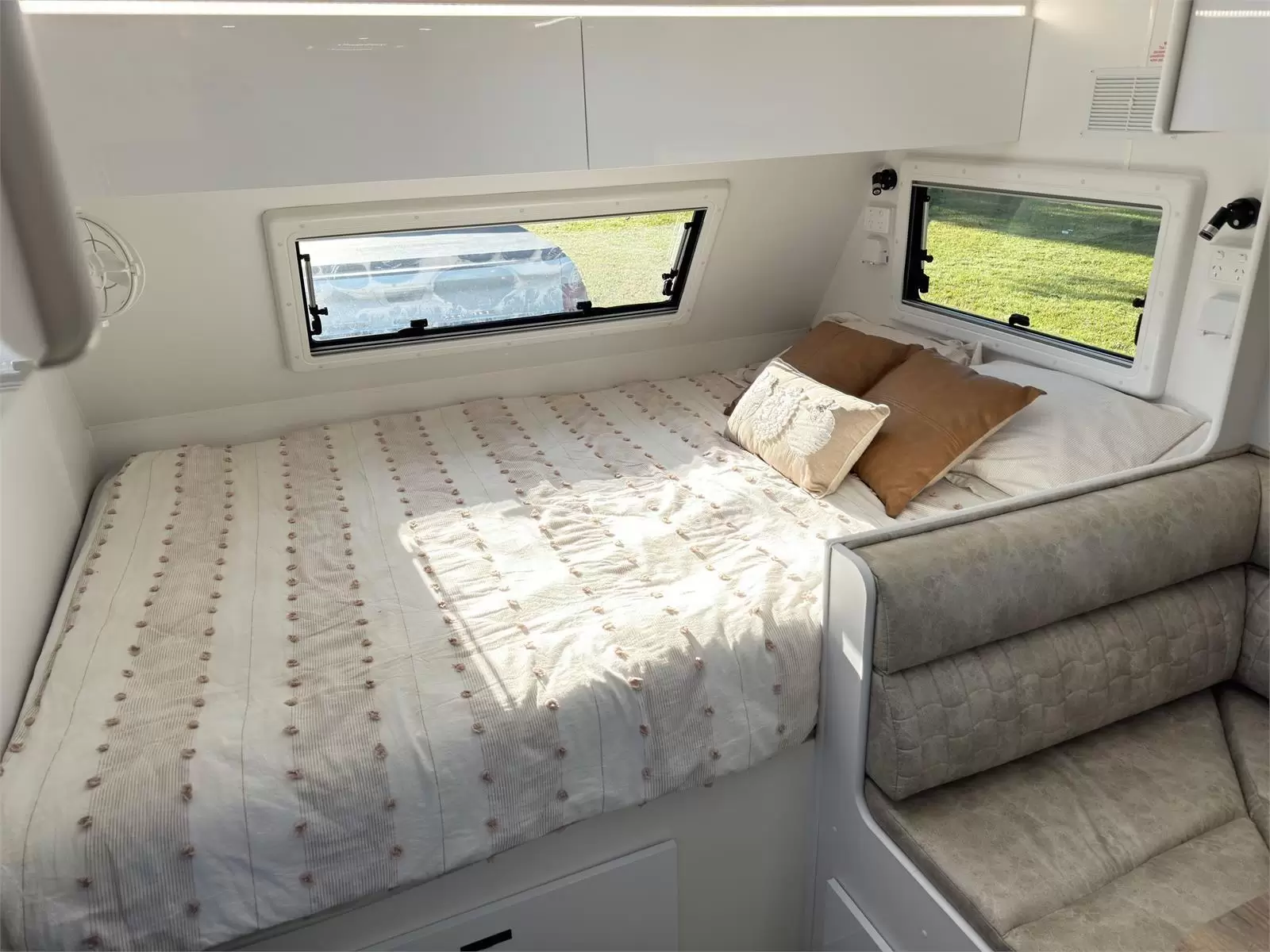 https://media-caravea.syd1.digitaloceanspaces.com/caravans/95EIC5867/exterior-17.webp