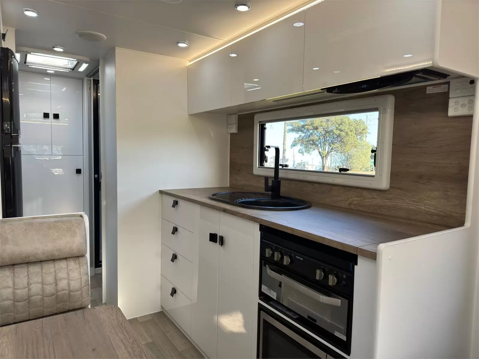 https://media-caravea.syd1.digitaloceanspaces.com/caravans/95EIC5867/exterior-20.webp