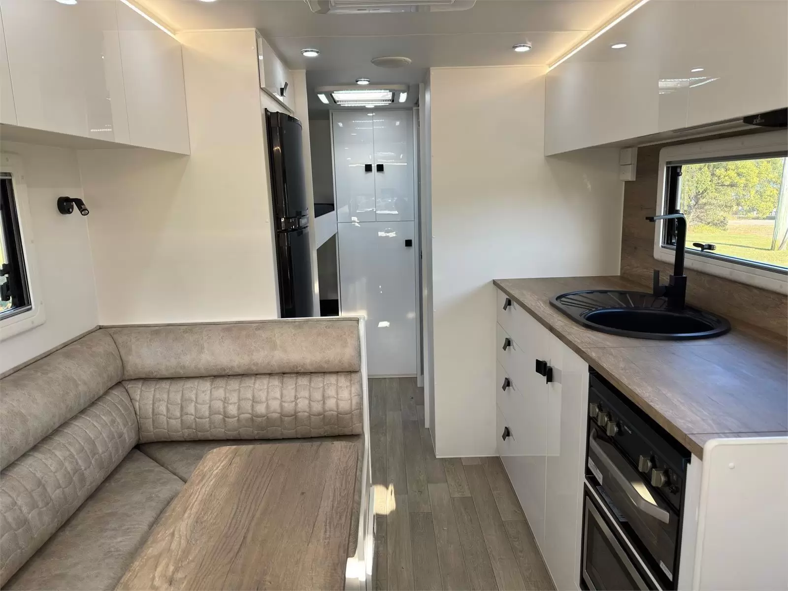 https://media-caravea.syd1.digitaloceanspaces.com/caravans/95EIC5867/exterior-22.webp