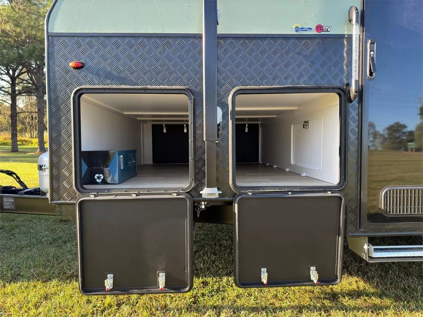 https://media-caravea.syd1.digitaloceanspaces.com/caravans/95EIC5867/exterior-9.webp