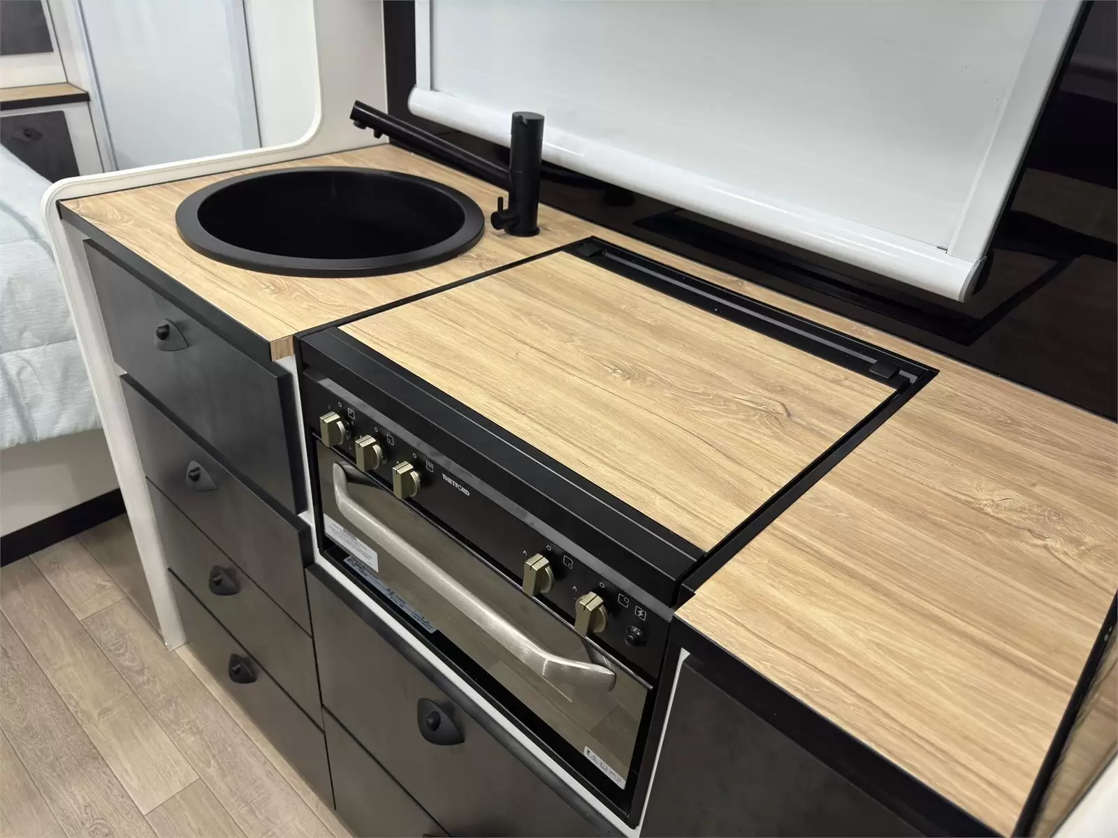 https://media-caravea.syd1.digitaloceanspaces.com/caravans/95EIC5950/exterior-19.webp