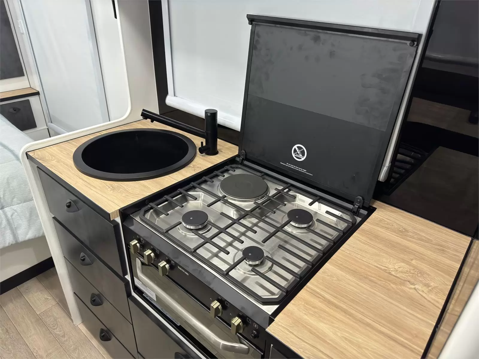 https://media-caravea.syd1.digitaloceanspaces.com/caravans/95EIC5950/exterior-20.webp