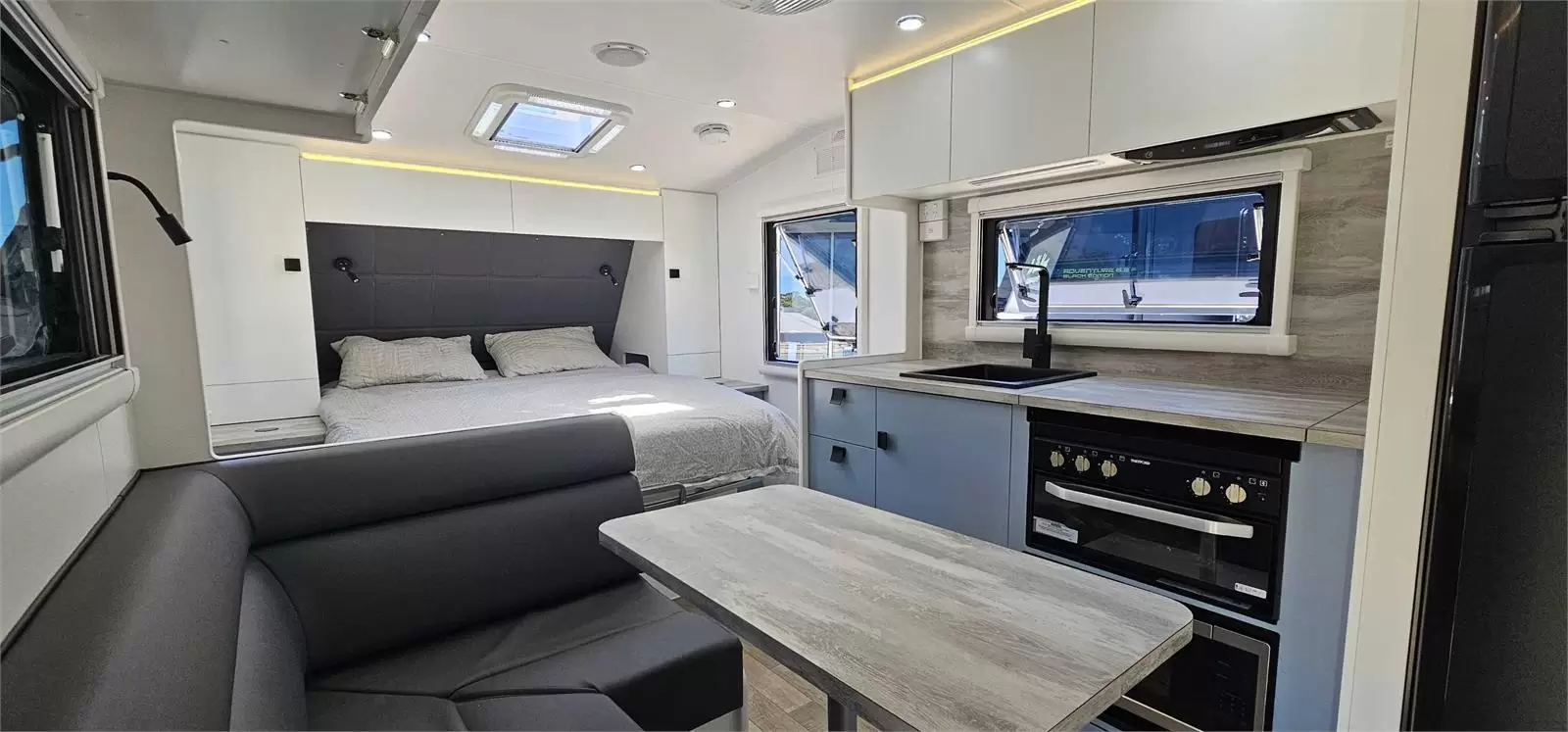 https://media-caravea.syd1.digitaloceanspaces.com/caravans/95EIC6695/exterior-14.webp