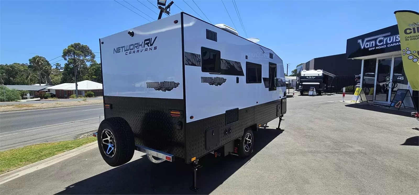 https://media-caravea.syd1.digitaloceanspaces.com/caravans/95EIC6695/exterior-18.webp