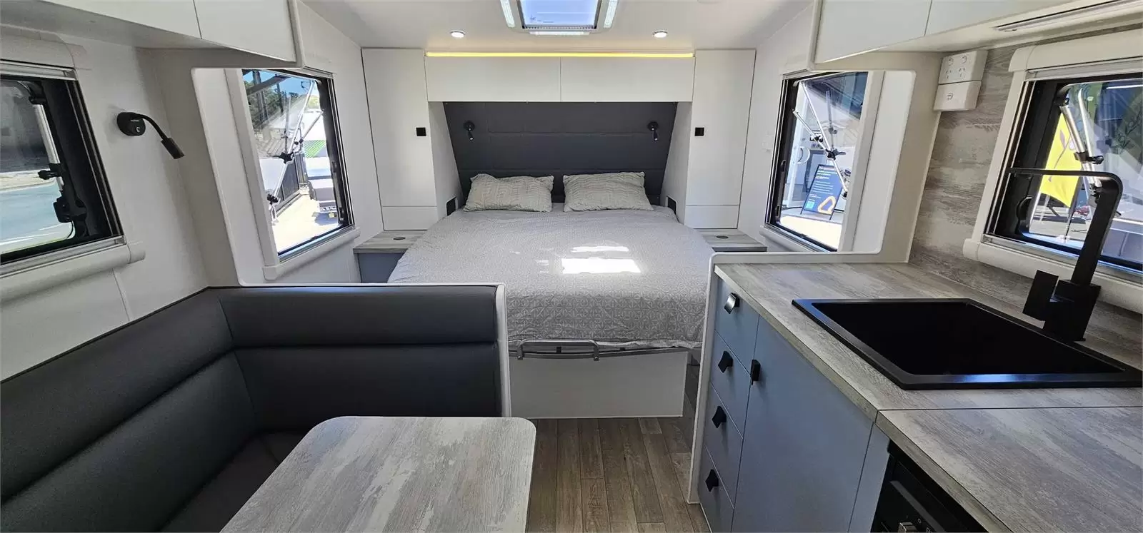 https://media-caravea.syd1.digitaloceanspaces.com/caravans/95EIC6695/exterior-5.webp