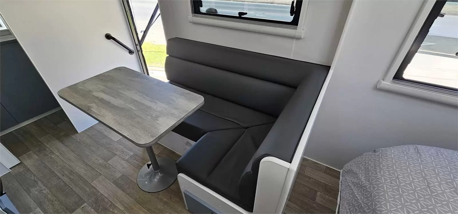 https://media-caravea.syd1.digitaloceanspaces.com/caravans/95EIC6695/exterior-8.webp