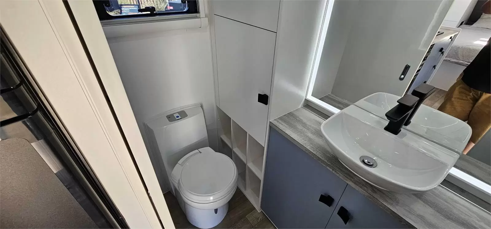 https://media-caravea.syd1.digitaloceanspaces.com/caravans/95EIC6695/exterior-9.webp