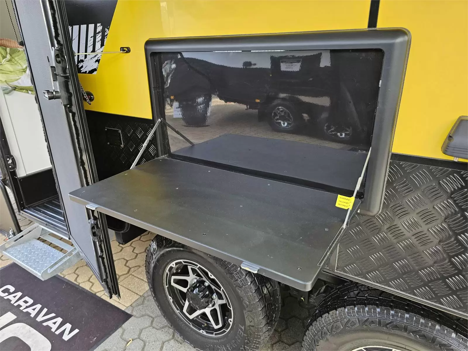https://media-caravea.syd1.digitaloceanspaces.com/caravans/95EIC7397/exterior-1.webp