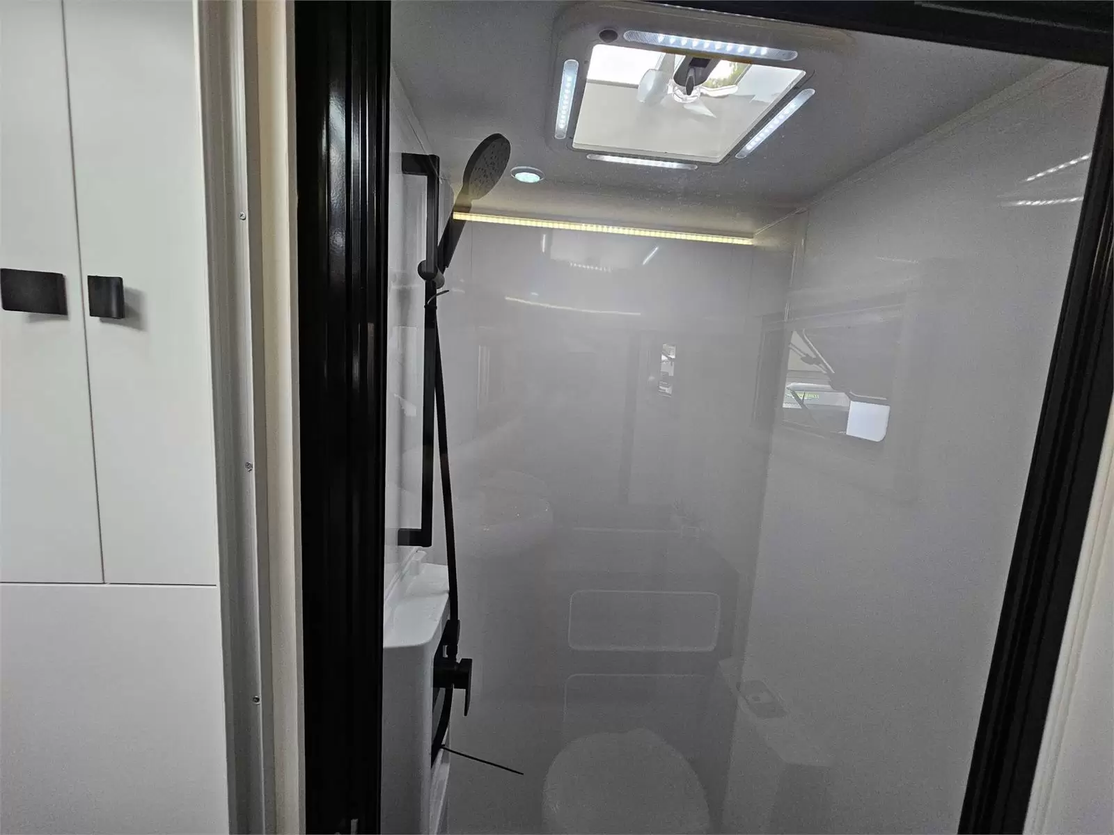 https://media-caravea.syd1.digitaloceanspaces.com/caravans/95EIC7397/exterior-10.webp