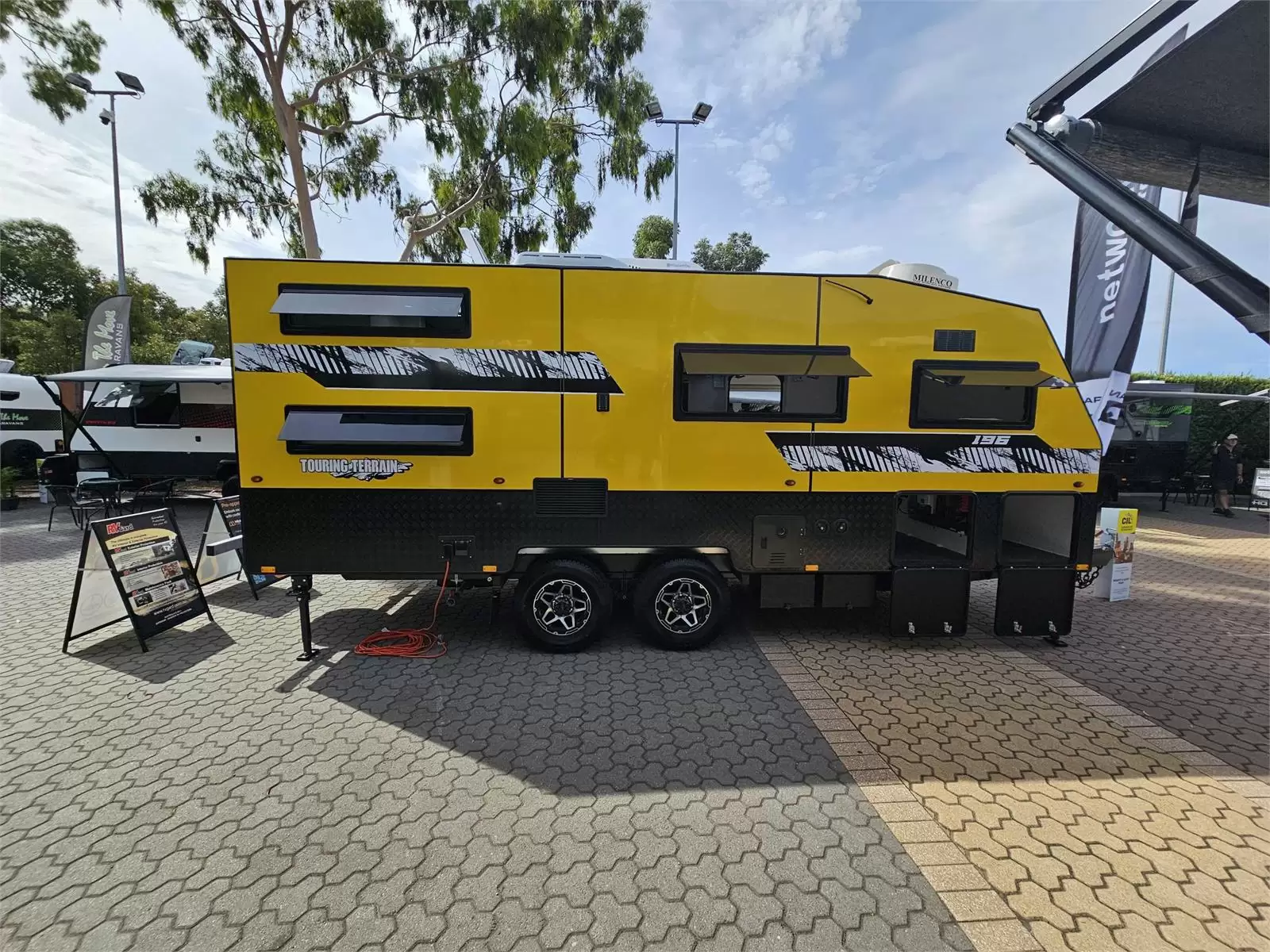 https://media-caravea.syd1.digitaloceanspaces.com/caravans/95EIC7397/exterior-15.webp