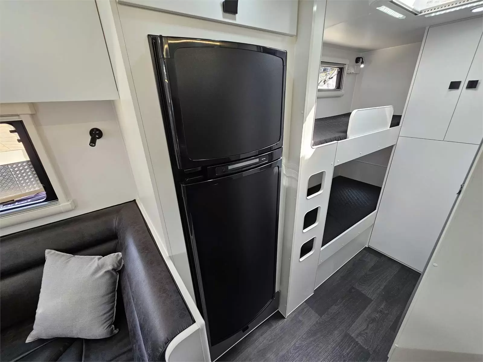 https://media-caravea.syd1.digitaloceanspaces.com/caravans/95EIC7397/exterior-8.webp
